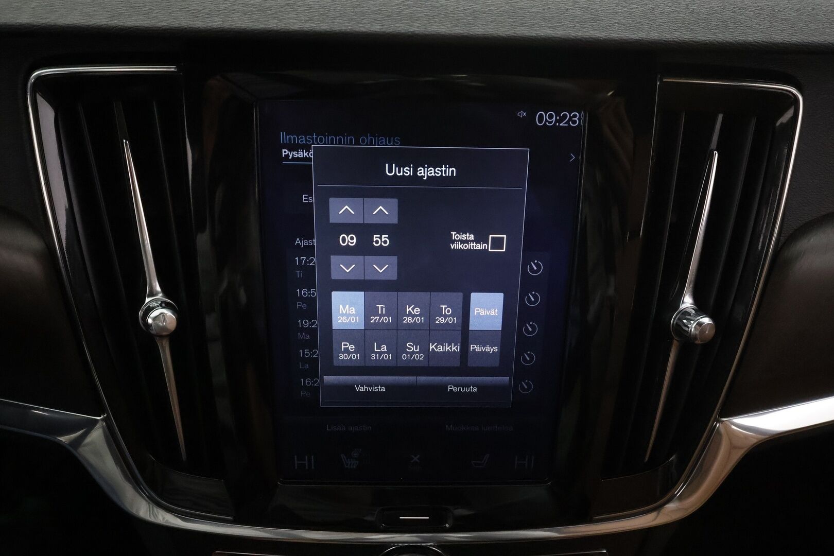 Volvo V90 Cross Country 2018 D4 AWD Pro aut * ACC / P.kamera / Full LED / Koukku / Webasto / Muistipenkit hieronnalla / Navi / KeylessGo / BLIS * - *Hierovat Ilmastoidut ruskeat nahat / Suomi-auto / Kahdet renkaat aluvanteilla* - HULLUT AVAJAISHULINAT KORKOTARJOUS 3,29 %