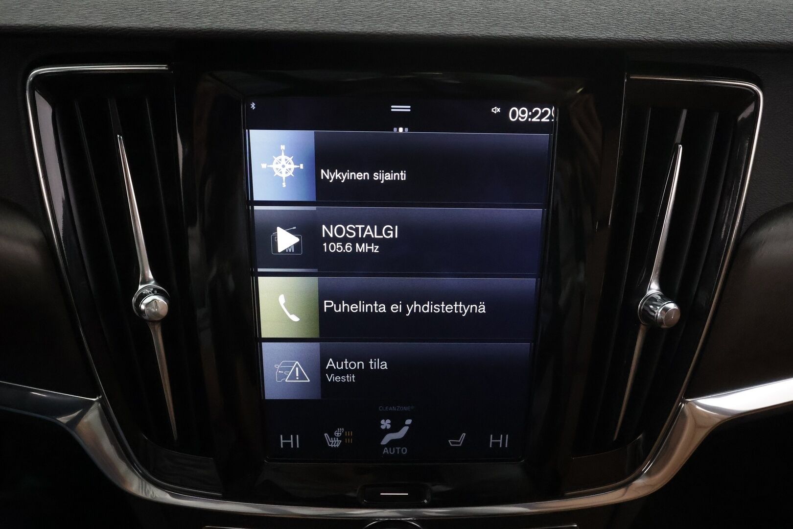 Volvo V90 Cross Country 2018 D4 AWD Pro aut * ACC / P.kamera / Full LED / Koukku / Webasto / Muistipenkit hieronnalla / Navi / KeylessGo / BLIS * - Ilmastoidut ruskeat nahat / Suomi-auto / Kahdet renkaat aluvanteilla