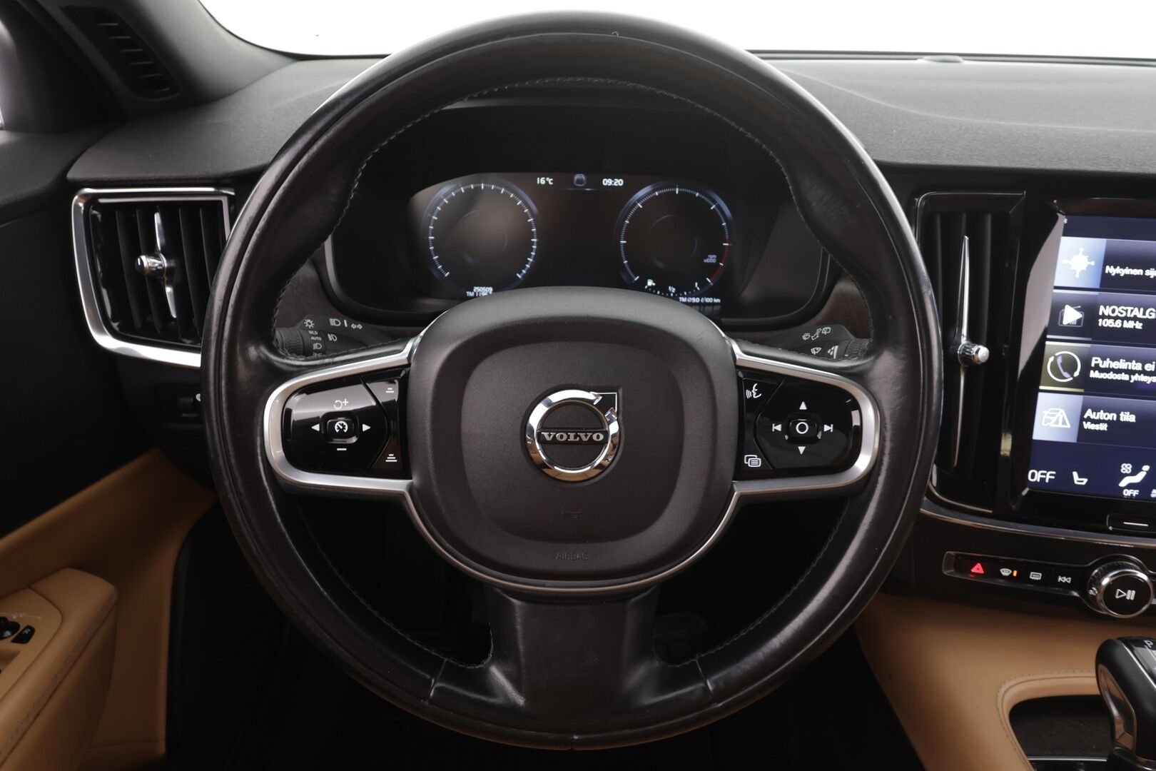 Volvo V90 Cross Country 2018 D4 AWD Pro aut * ACC / P.kamera / Full LED / Koukku / Webasto / Muistipenkit hieronnalla / Navi / KeylessGo / BLIS * - *Hierovat Ilmastoidut ruskeat nahat / Suomi-auto / Kahdet renkaat aluvanteilla* - HULLUT AVAJAISHULINAT KORKOTARJOUS 3,29 %