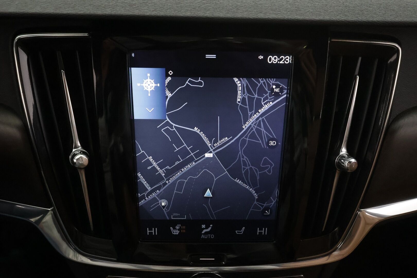 Volvo V90 Cross Country 2018 D4 AWD Pro aut * ACC / P.kamera / Full LED / Koukku / Webasto / Muistipenkit hieronnalla / Navi / KeylessGo / BLIS * - Ilmastoidut ruskeat nahat / Suomi-auto / Kahdet renkaat aluvanteilla