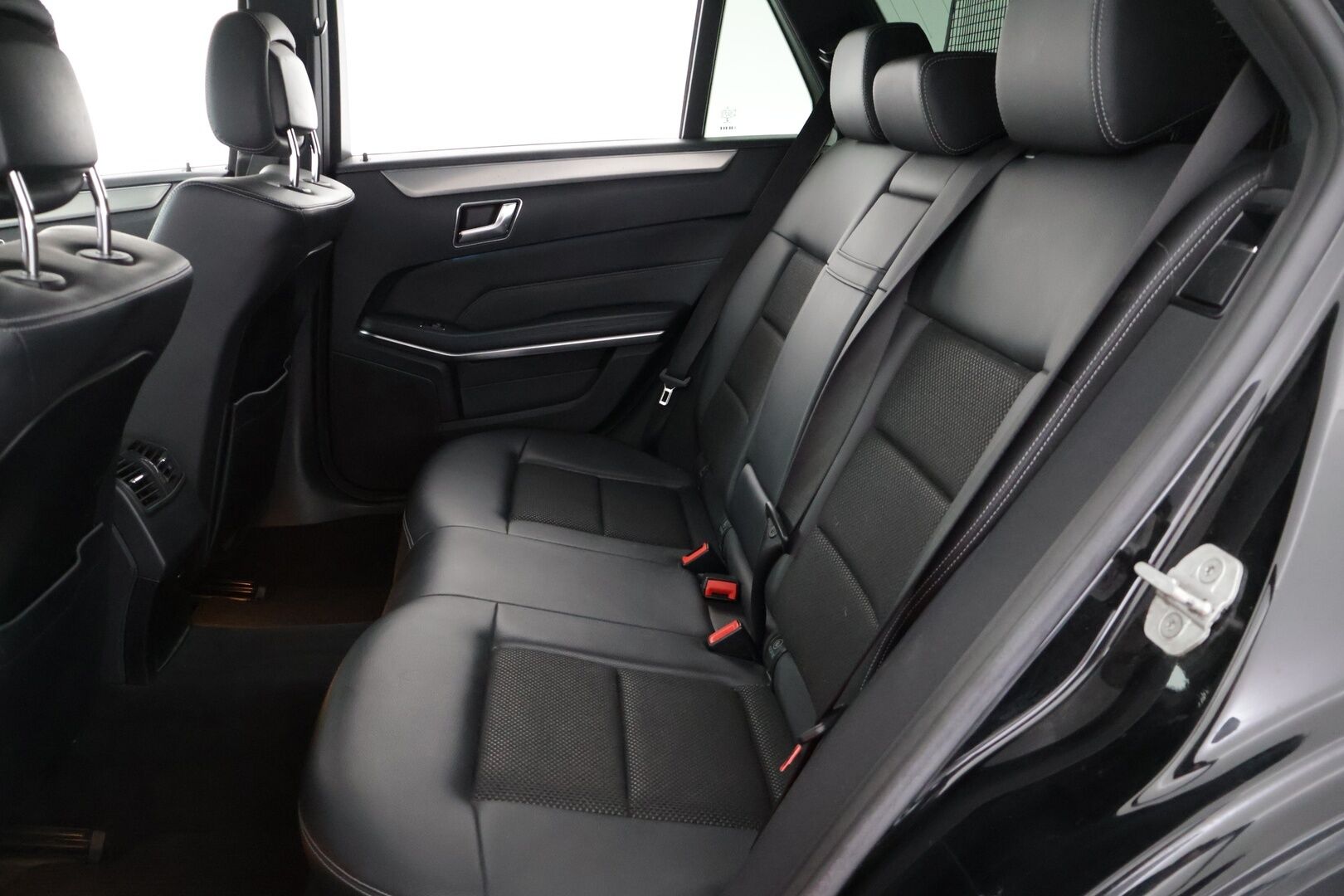 Mercedes-Benz E 2014 E 250 CDI 4MATIC Farmari (AC) - Loistava yksilö | Tutkat | Sähkökontti | Hyvä huoltohistoria | Puoli-nahat | Led | Neliveto 