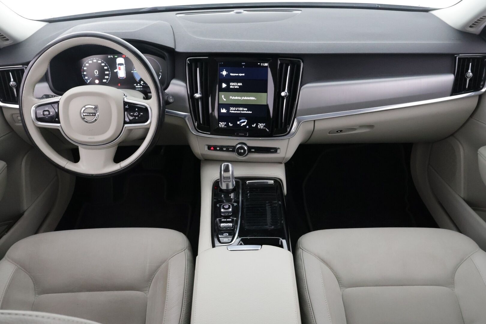 Volvo V90 2017 T8 AWD Momentum aut - | Acc | 2x Renkaat! | Merkkihuollot! | Webasto! | Koukku! | Vaalea Sisusta! | 