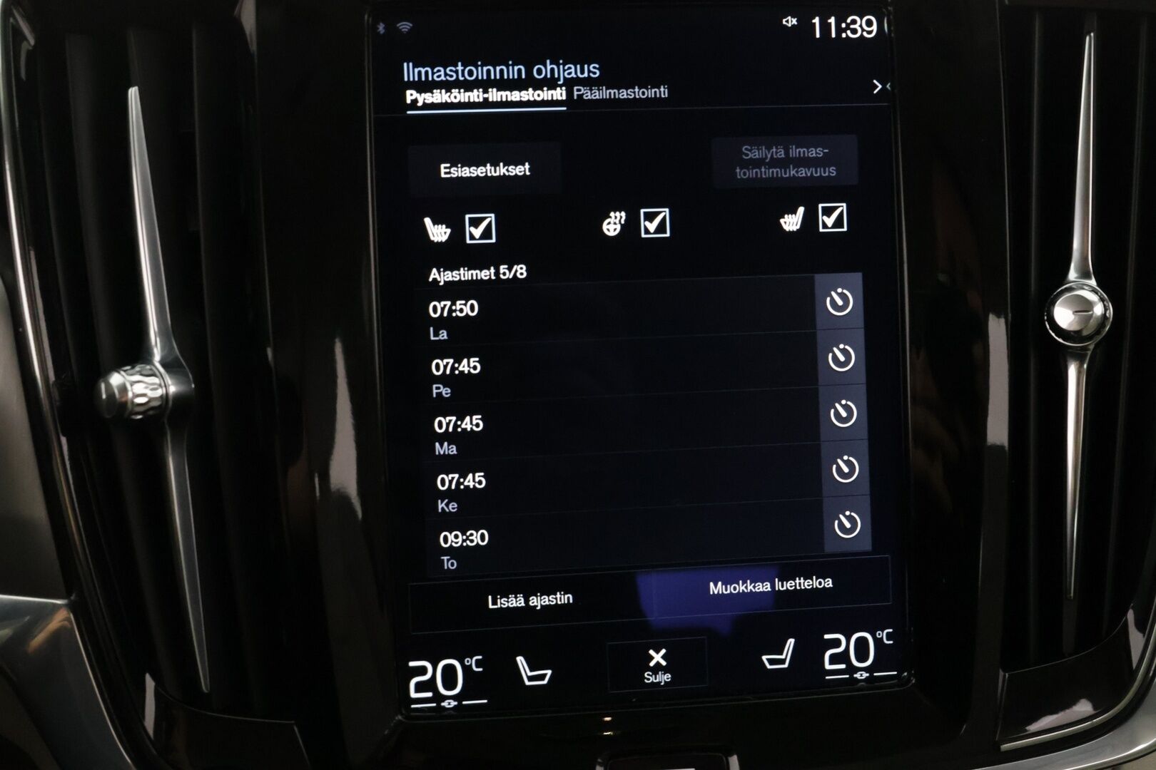 Volvo V90 2017 T8 AWD Momentum aut - | Acc | 2x Renkaat! | Merkkihuollot! | Webasto! | Koukku! | Vaalea Sisusta! | 