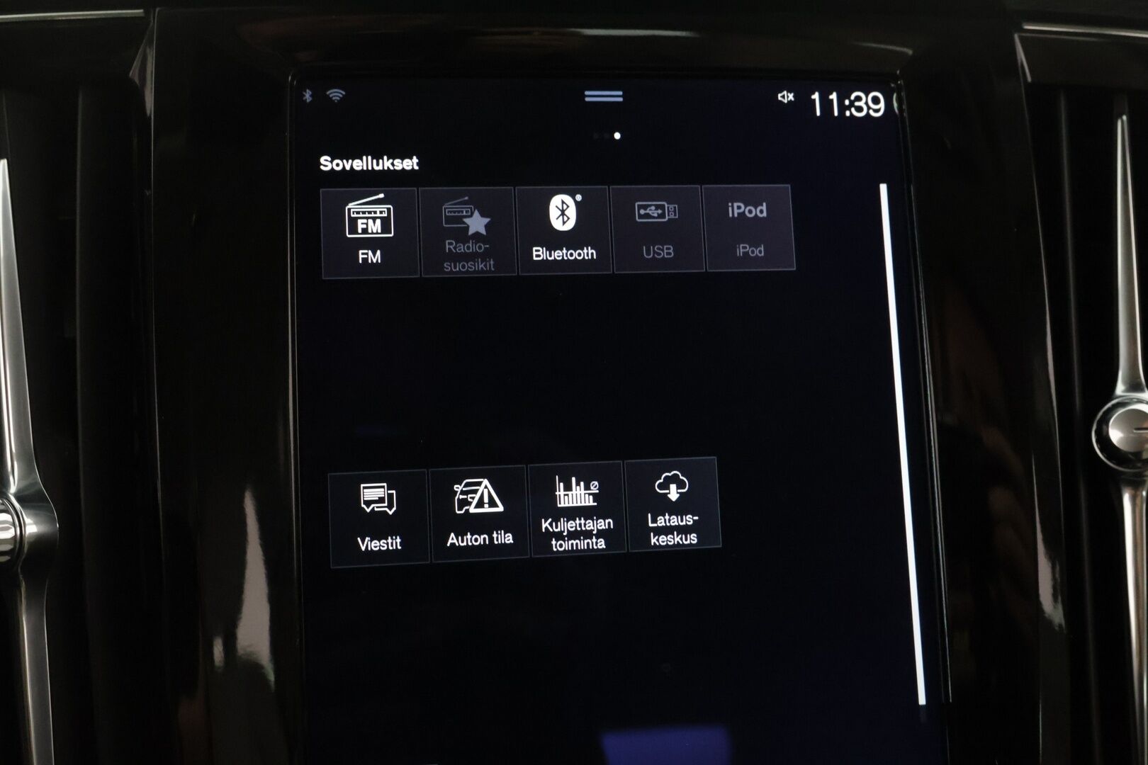 Volvo V90 2017 T8 AWD Momentum aut - | Acc | 2x Renkaat! | Merkkihuollot! | Webasto! | Koukku! | Vaalea Sisusta! | 