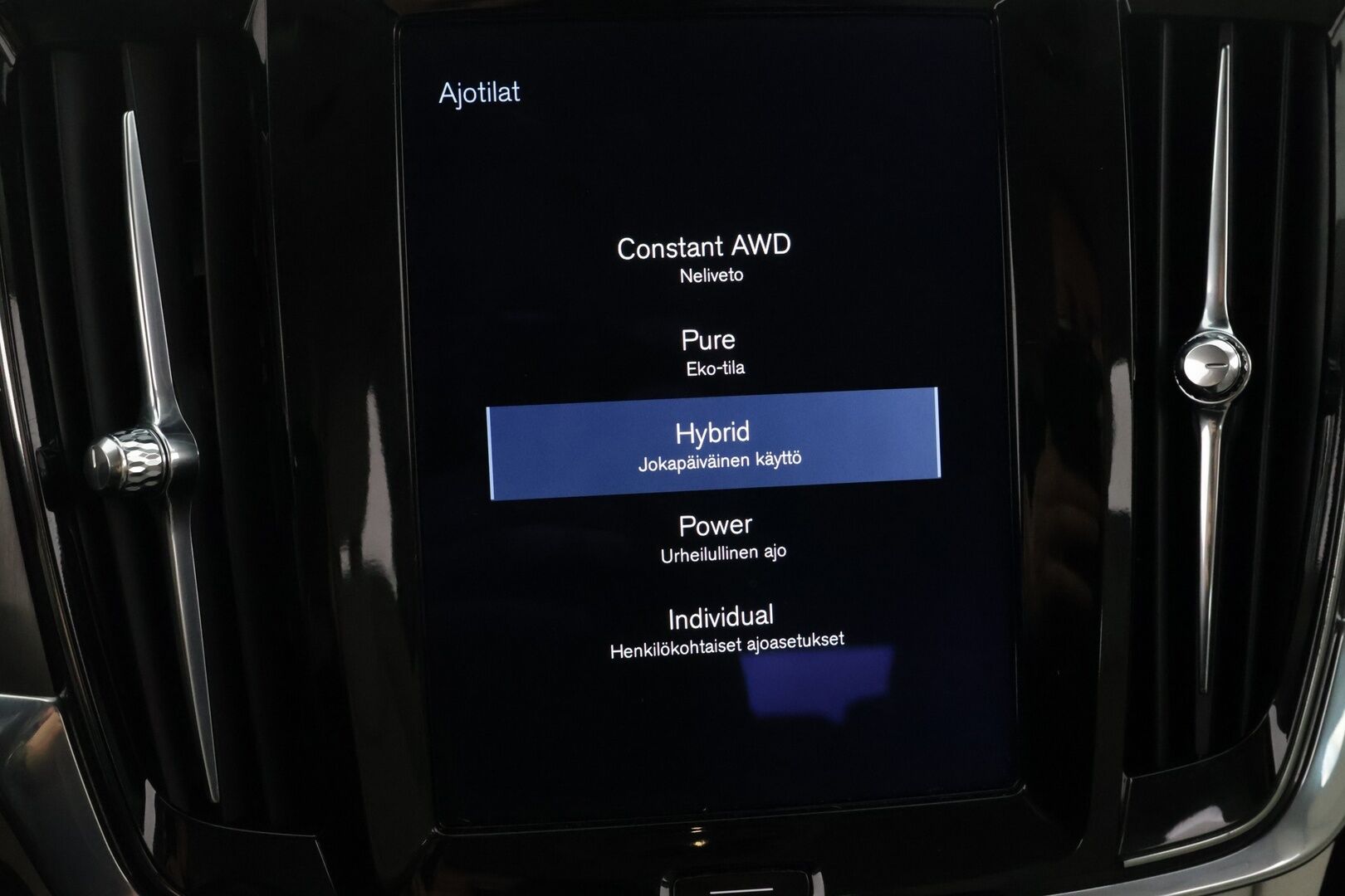 Volvo V90 2017 T8 AWD Momentum aut - | Acc | 2x Renkaat! | Merkkihuollot! | Webasto! | Koukku! | Vaalea Sisusta! | 