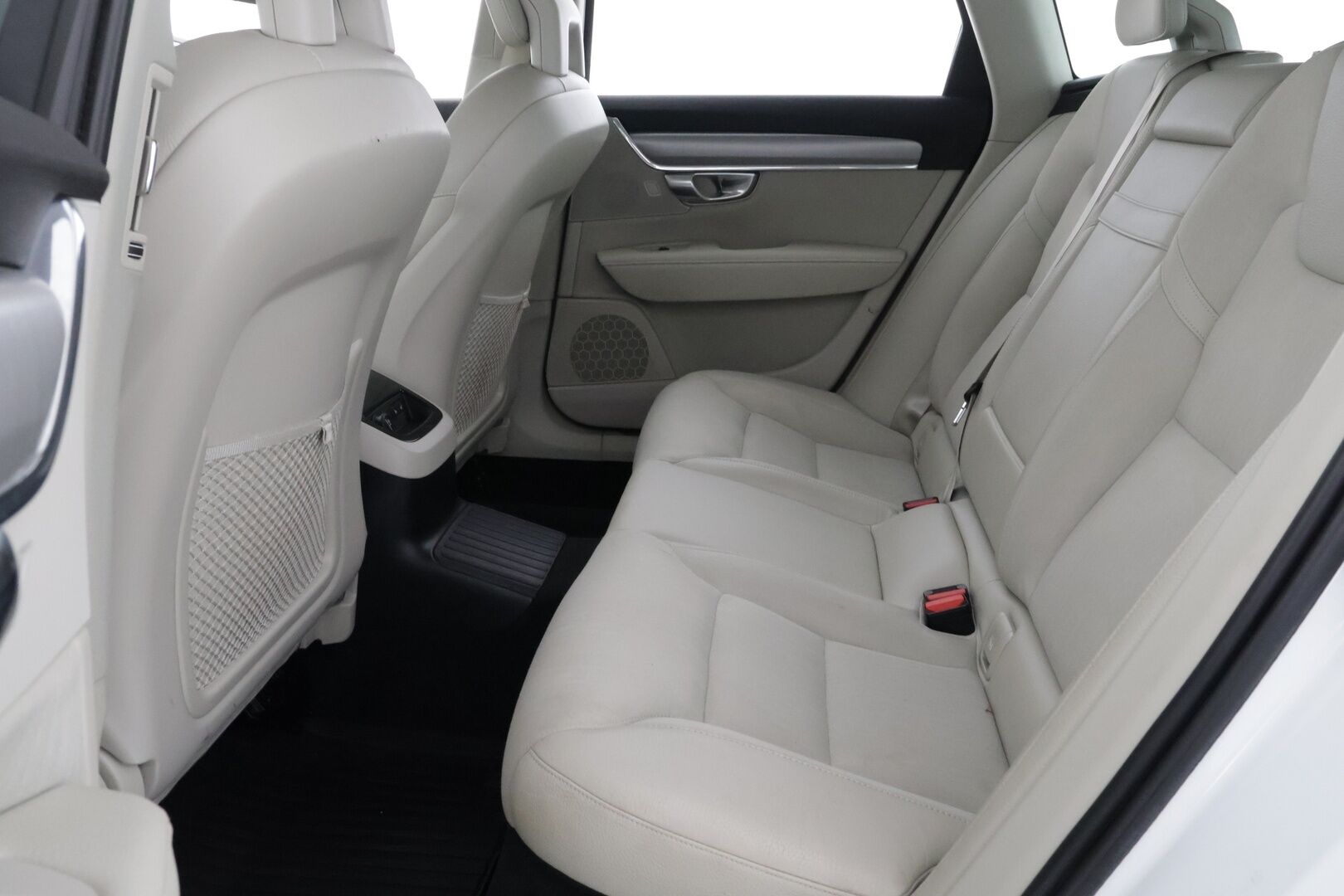 Volvo V90 2017 T8 AWD Momentum aut - | Acc | 2x Renkaat! | Merkkihuollot! | Webasto! | Koukku! | Vaalea Sisusta! | 