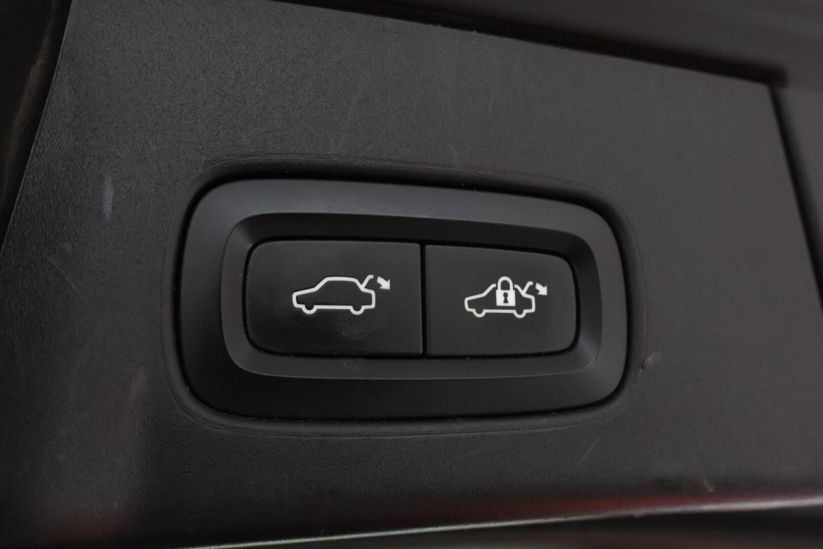 Volvo V90 2017 T8 AWD Momentum aut - | Acc | 2x Renkaat! | Merkkihuollot! | Webasto! | Koukku! | Vaalea Sisusta! | 