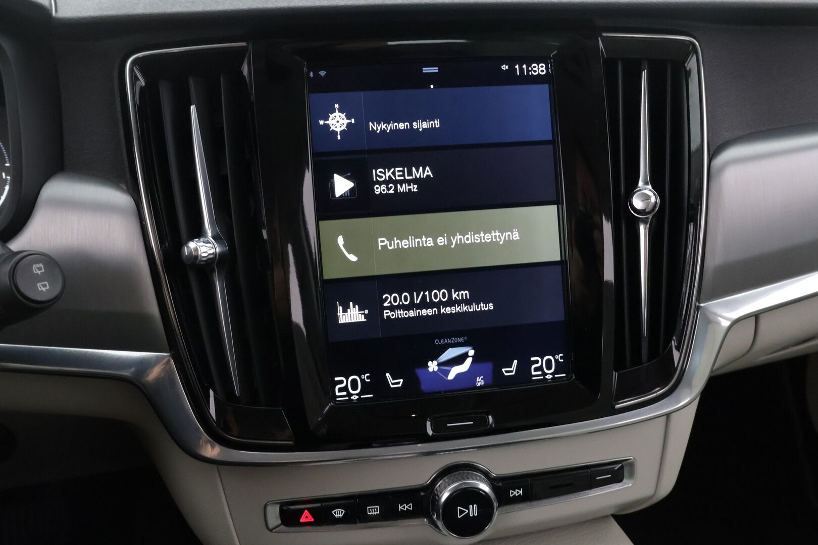 Volvo V90 2017 T8 AWD Momentum aut - | Acc | 2x Renkaat! | Merkkihuollot! | Webasto! | Koukku! | Vaalea Sisusta! | 