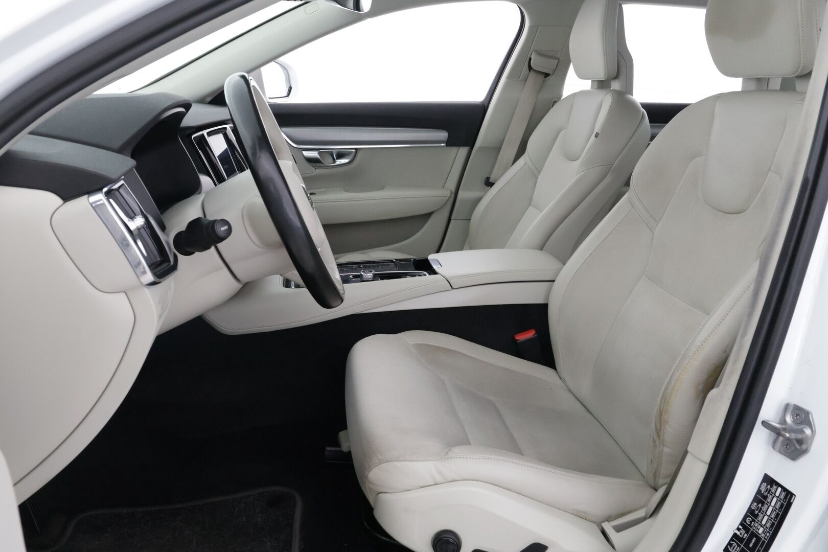 Volvo V90 2017 T8 AWD Momentum aut - | Acc | 2x Renkaat! | Merkkihuollot! | Webasto! | Koukku! | Vaalea Sisusta! | 