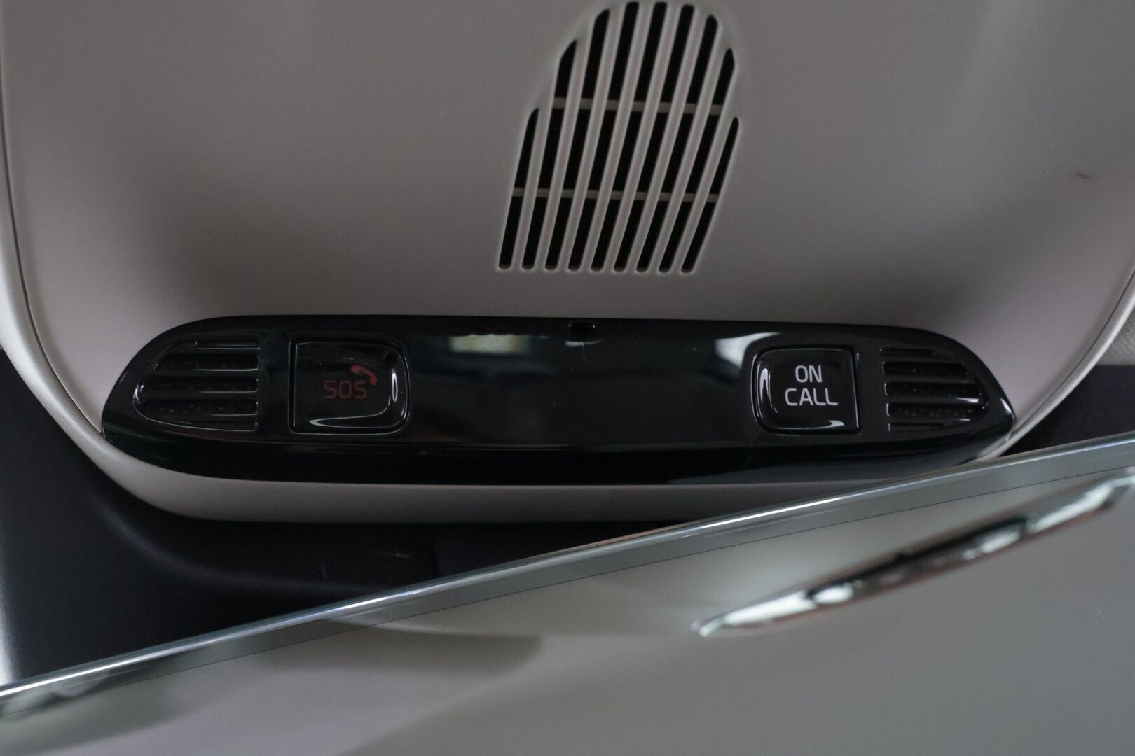 Volvo V90 2017 T8 AWD Momentum aut - | Acc | 2x Renkaat! | Merkkihuollot! | Webasto! | Koukku! | Vaalea Sisusta! | 
