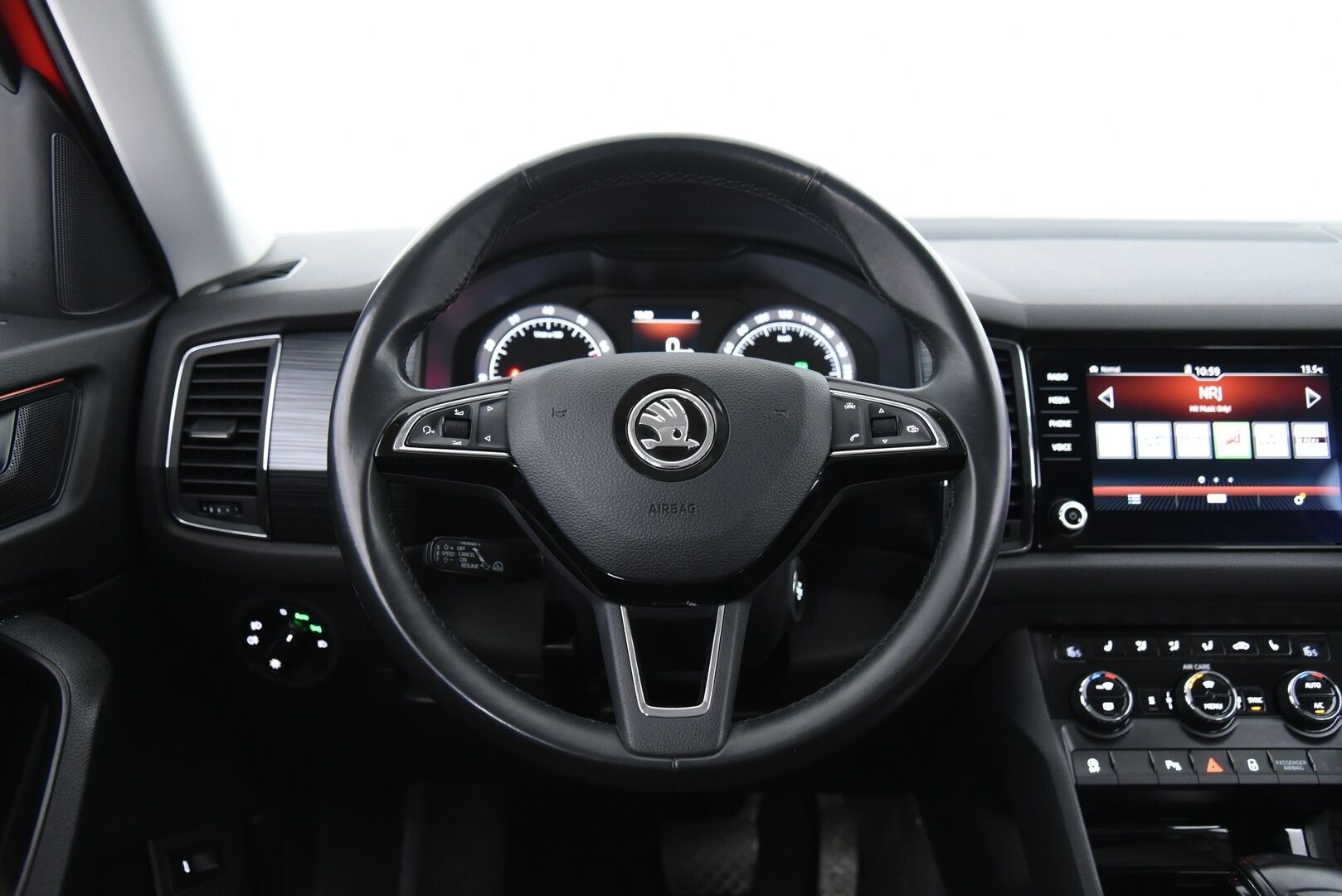 Skoda Kodiaq 2017 1,4 TSI 4x4 Ambition DSG Autom / Adapt.vak / Webasto / P-tutkat / Smartlink - LED ajovalot / Suomi-auto / Juuri iso huolto tehtynä! 