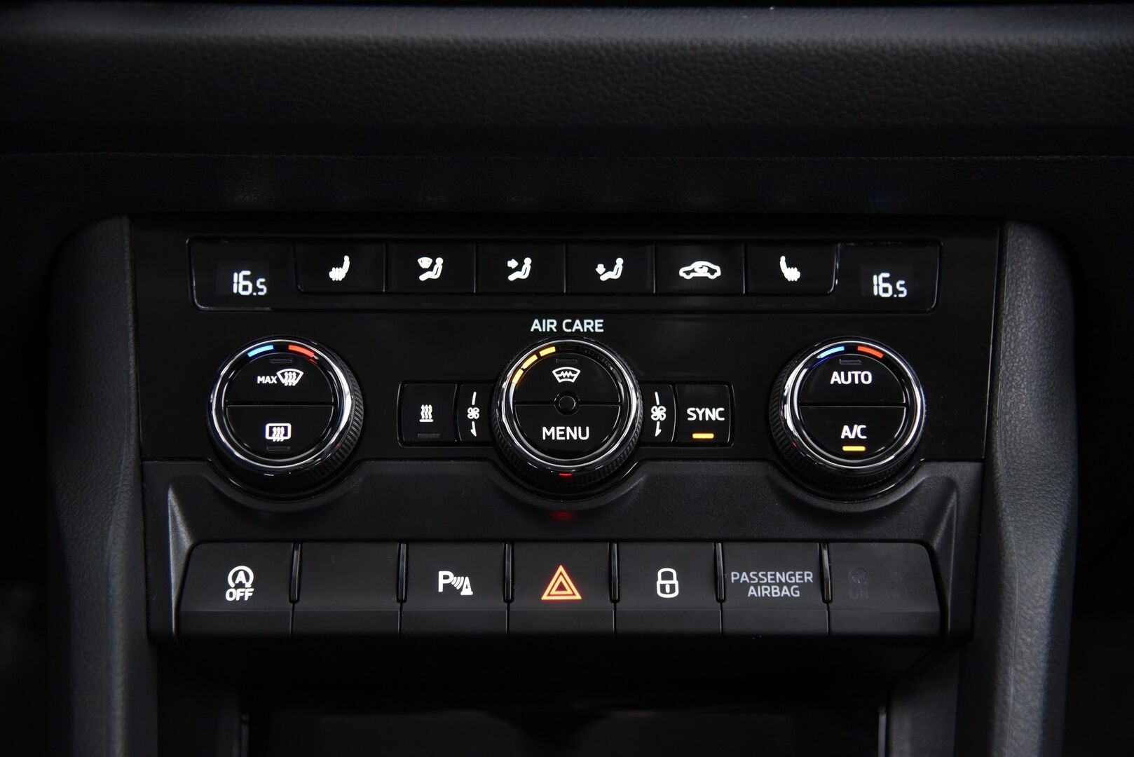 Skoda Kodiaq 2017 1,4 TSI 4x4 Ambition DSG Autom / Adapt.vak / Webasto / P-tutkat / Smartlink - Iso huolto juuri tehtynä! / LED ajovalot kaarrevalo toiminnolla 