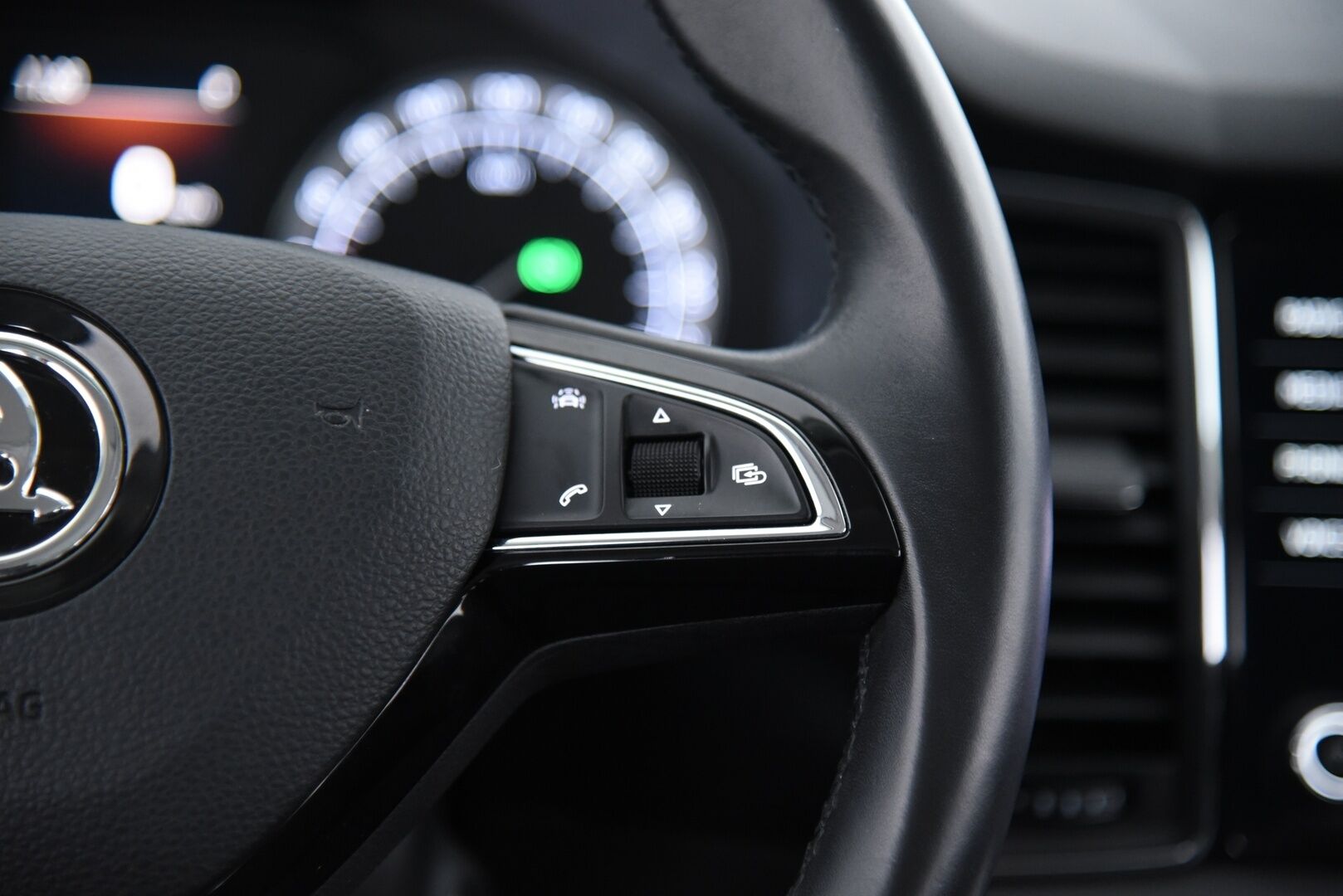 Skoda Kodiaq 2017 1,4 TSI 4x4 Ambition DSG Autom / Adapt.vak / Webasto / P-tutkat / Smartlink - LED ajovalot / Suomi-auto / Juuri iso huolto tehtynä! 