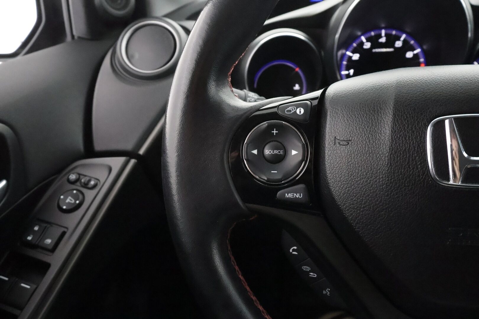 Honda Civic 2018 Tourer 1,8 Sport AT - | 1-om suomiauto | Vakkari | Kaistavahti | BSM | Navi | P.kamera | Lohko+sisälämmitin | Bluetooth | Aut. ilmastointi | 2x renkaat aluin | Hyvä huoltokirja | 