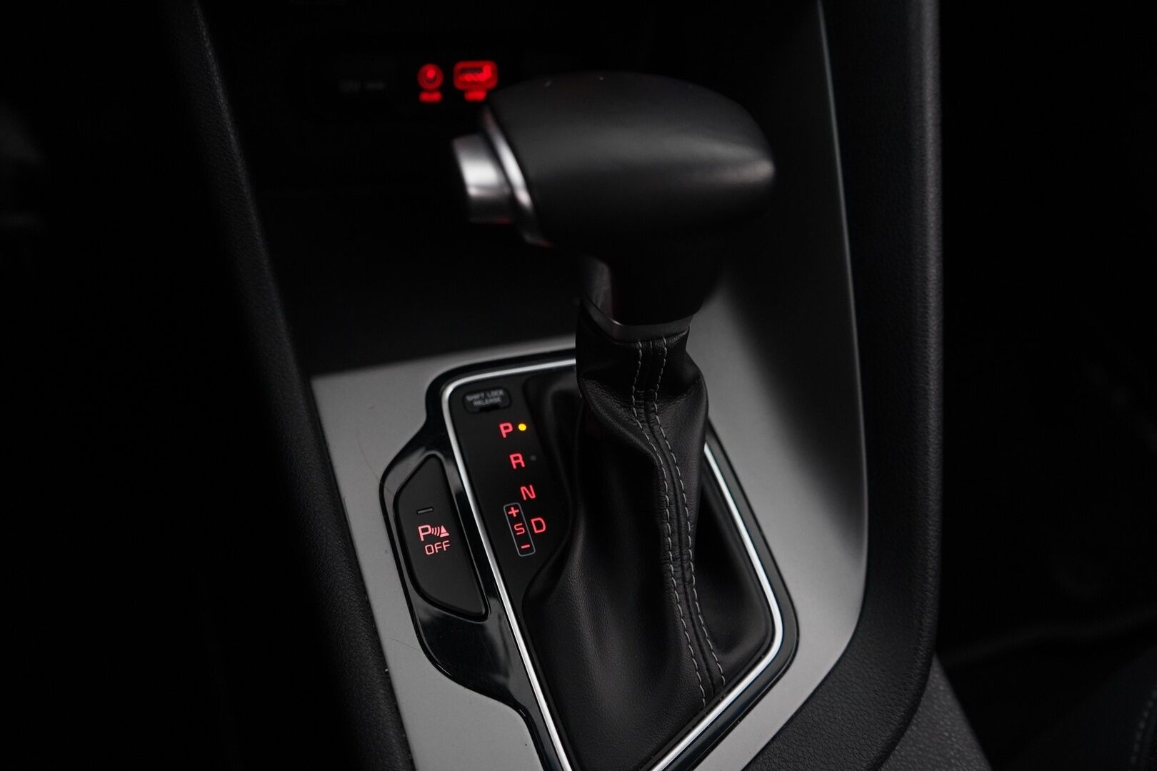 Kia Niro 2018 1,6 GDI Hybrid LX DCT *Lohko+Sisä / Koukku / Kamera / Vakkari / Kaistavahti* - Lohko | Koukku | Kamera | Vakkari | Kaistavahti | Merkkihuollot | Katsastus 04/2027 | Kahdet aluvanteet | Suomi-auto
