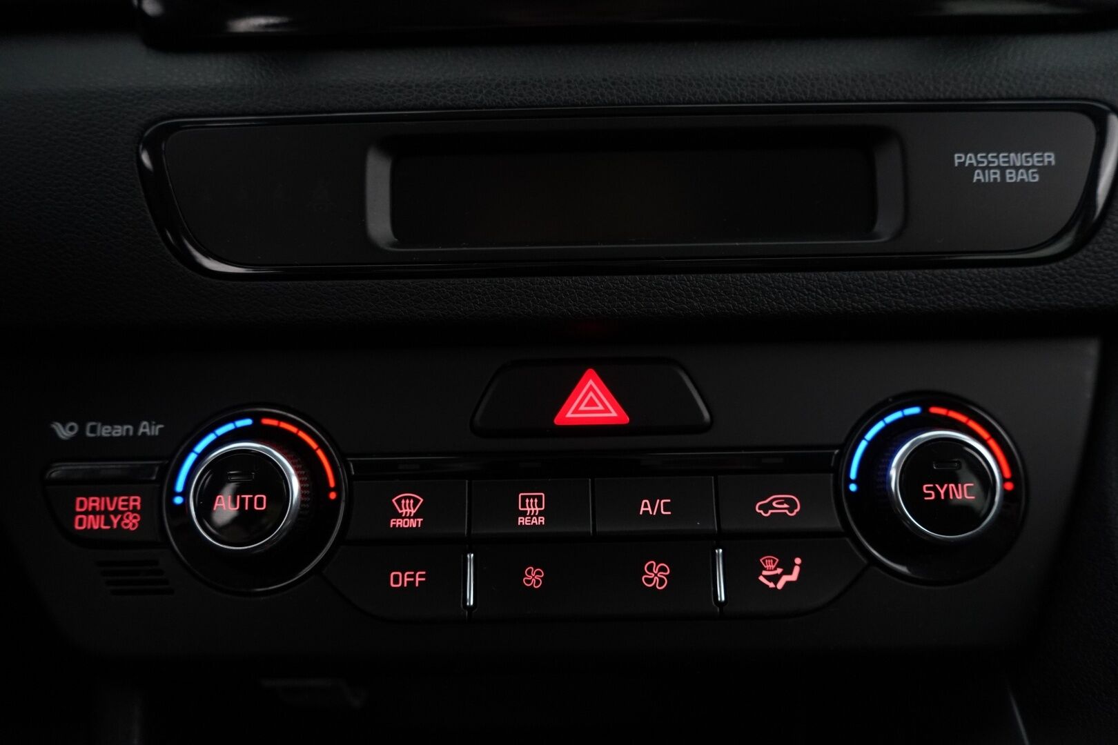 Kia Niro 2018 1,6 GDI Hybrid LX DCT *Lohko+Sisä / Koukku / Kamera / Vakkari / Kaistavahti* - Lohko | Koukku | Kamera | Vakkari | Kaistavahti | Merkkihuollot | Katsastus 04/2027 | Kahdet aluvanteet | Suomi-auto