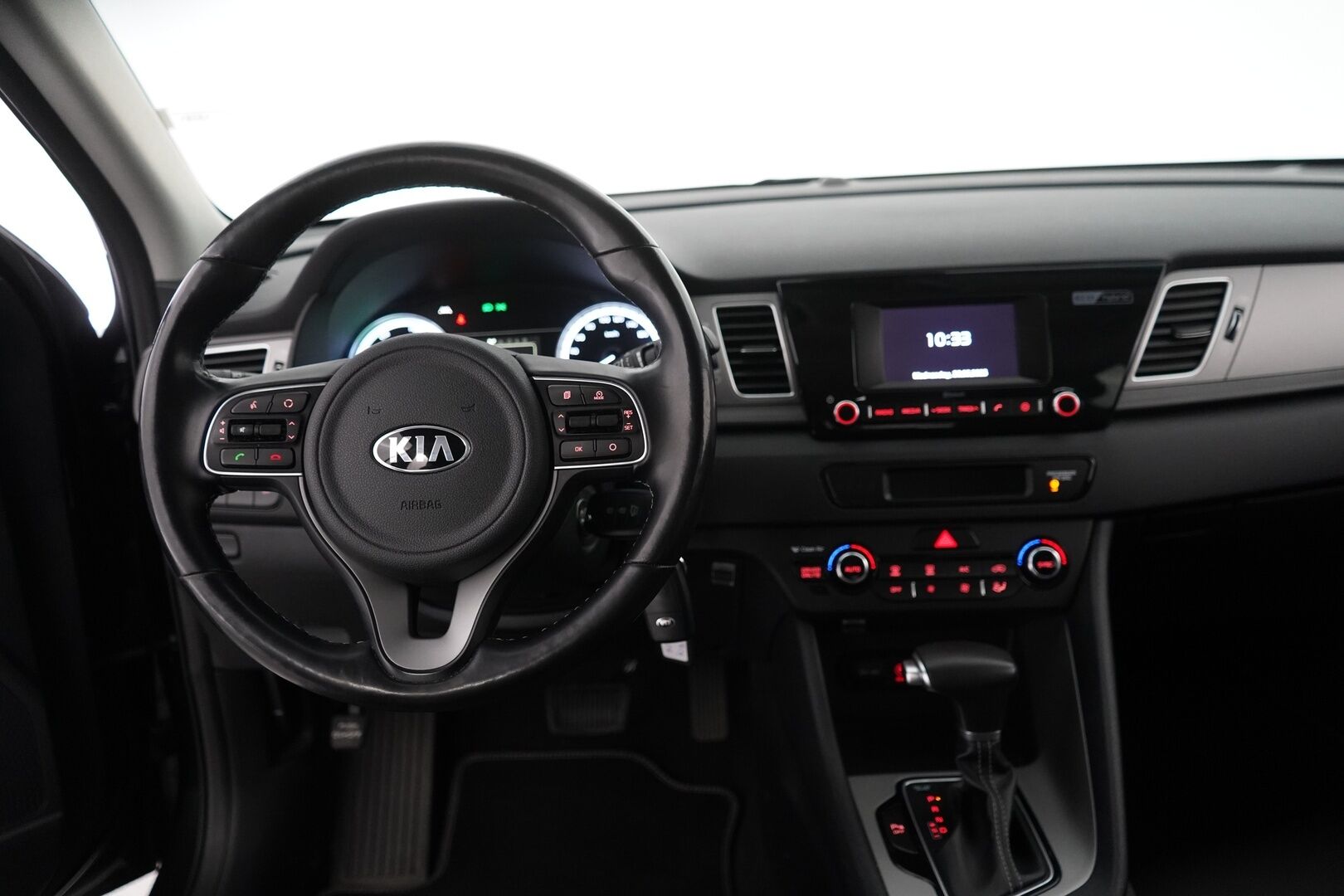 Kia Niro 2018 1,6 GDI Hybrid LX DCT *Lohko+Sisä / Koukku / Kamera / Vakkari / Kaistavahti* - Lohko | Koukku | Kamera | Vakkari | Kaistavahti | Merkkihuollot | Katsastus 04/2027 | Kahdet aluvanteet | Suomi-auto