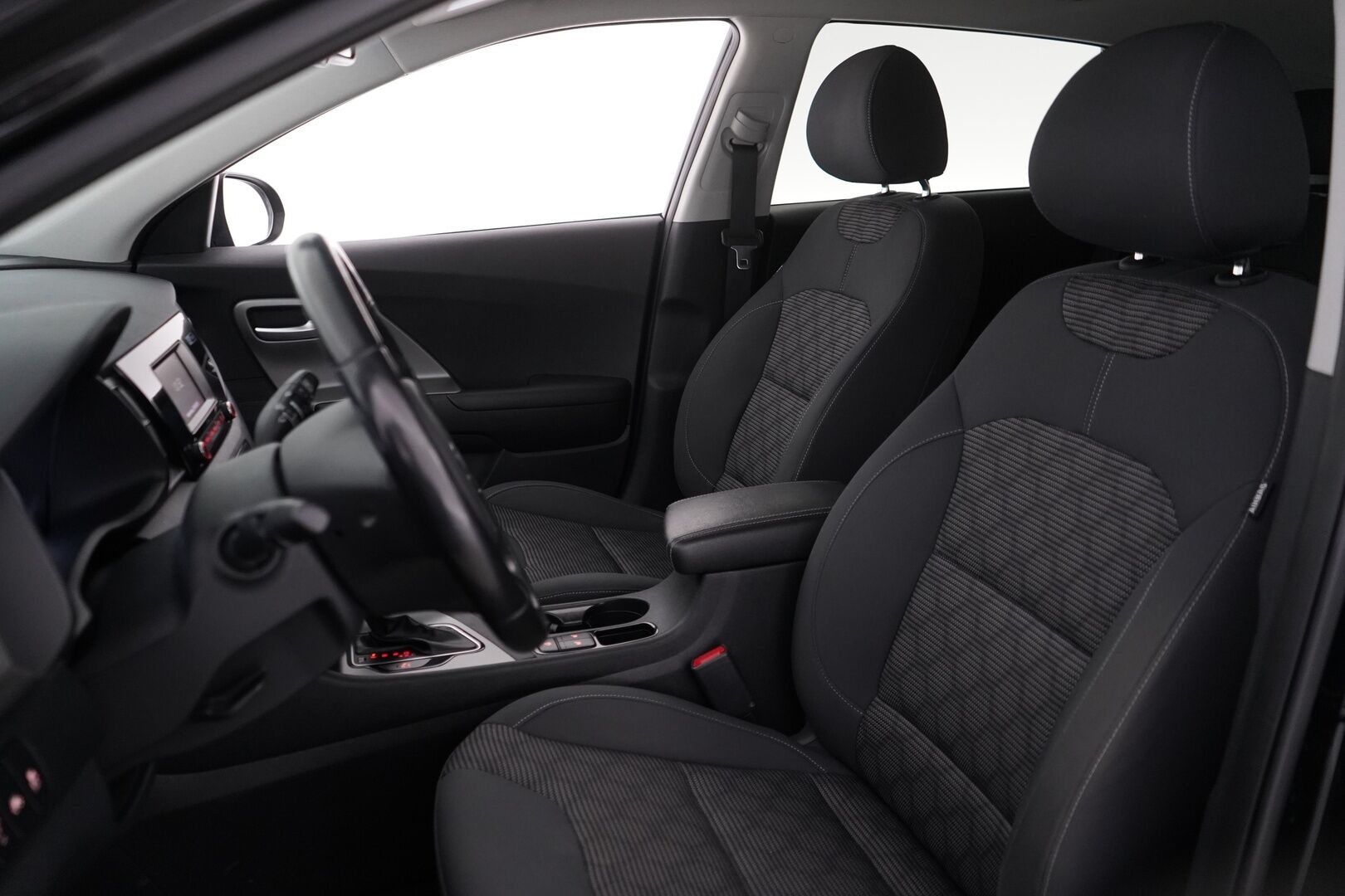 Kia Niro 2018 1,6 GDI Hybrid LX DCT *Lohko+Sisä / Koukku / Kamera / Vakkari / Kaistavahti* - Lohko | Koukku | Kamera | Vakkari | Kaistavahti | Merkkihuollot | Katsastus 04/2027 | Kahdet aluvanteet | Suomi-auto
