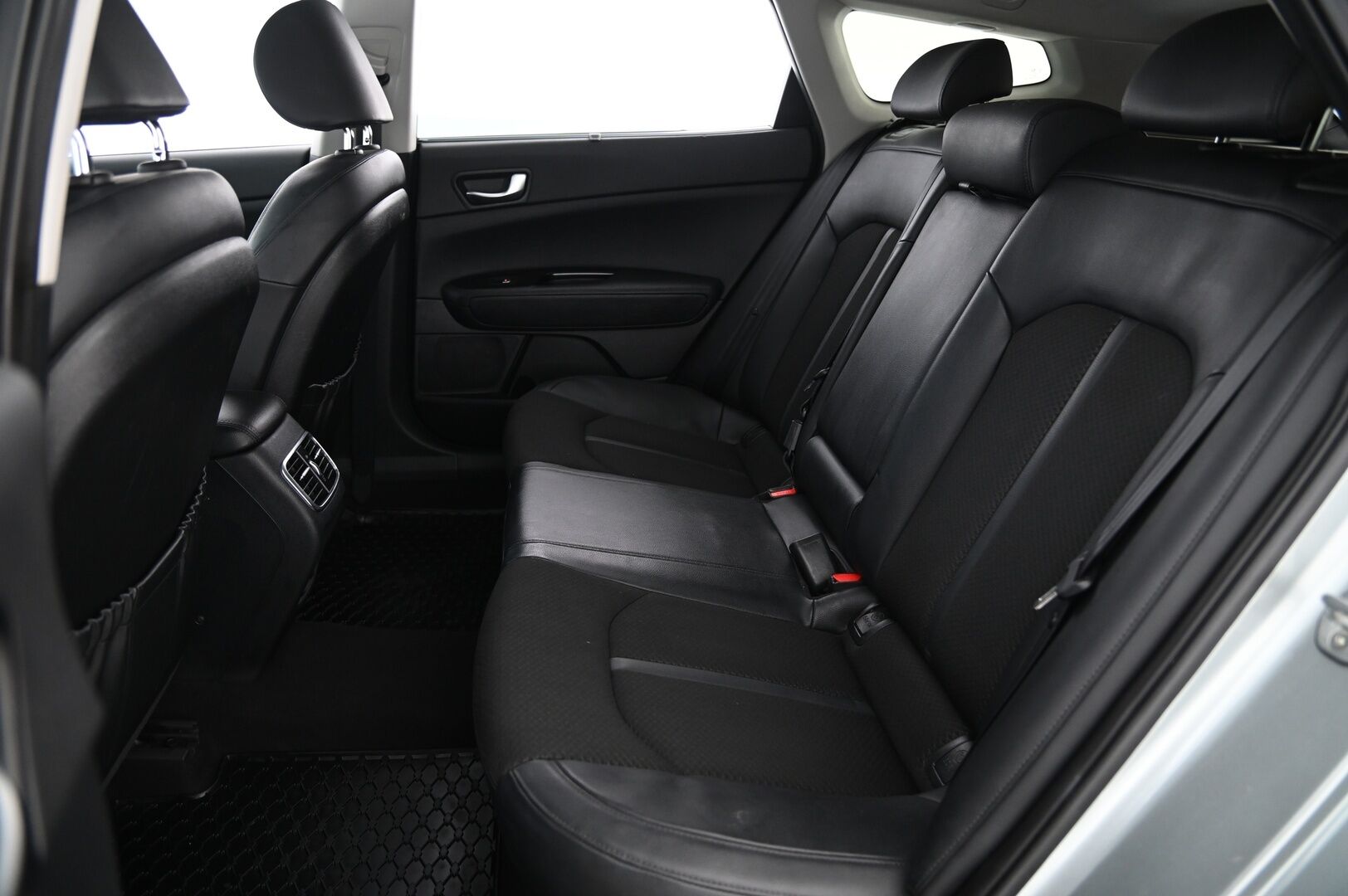 Kia Optima 2017 2,0 GDI PHEV Business Premium SW A/T * ACC / H&K / Kuljettajan istuin muistilla* - *Juuri saapunut / Suomi-auto*