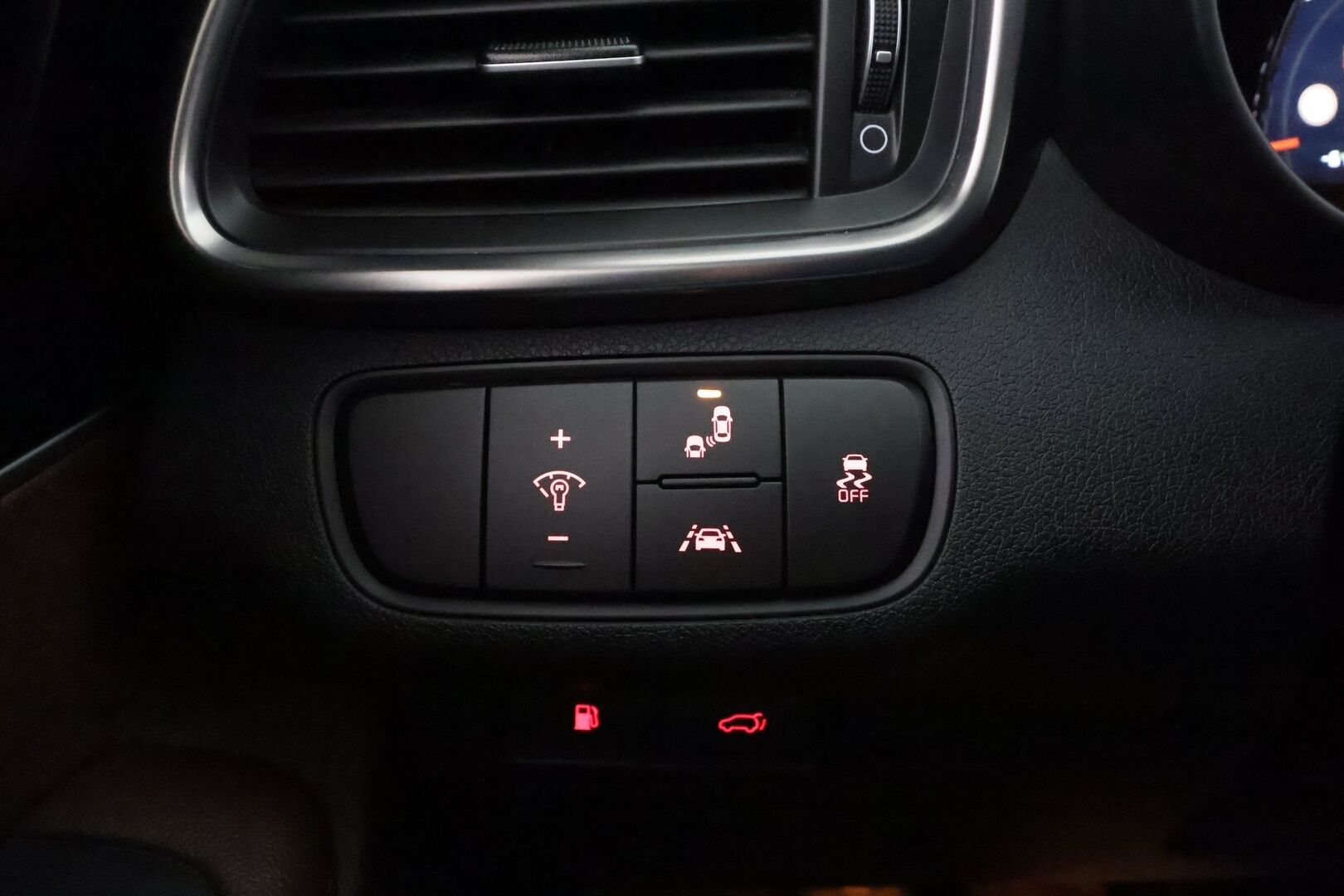 Kia Sorento 2017 2,2 CRDi AWD Business Luxury A/T 7P * ACC / Panorama / Koukku / Ilmastoidut nahat / Lohko+Sisä / 360° / Infinity * - Suomi-auto / Kahdet renkaat aluvanteilla / Huippuvarusteet