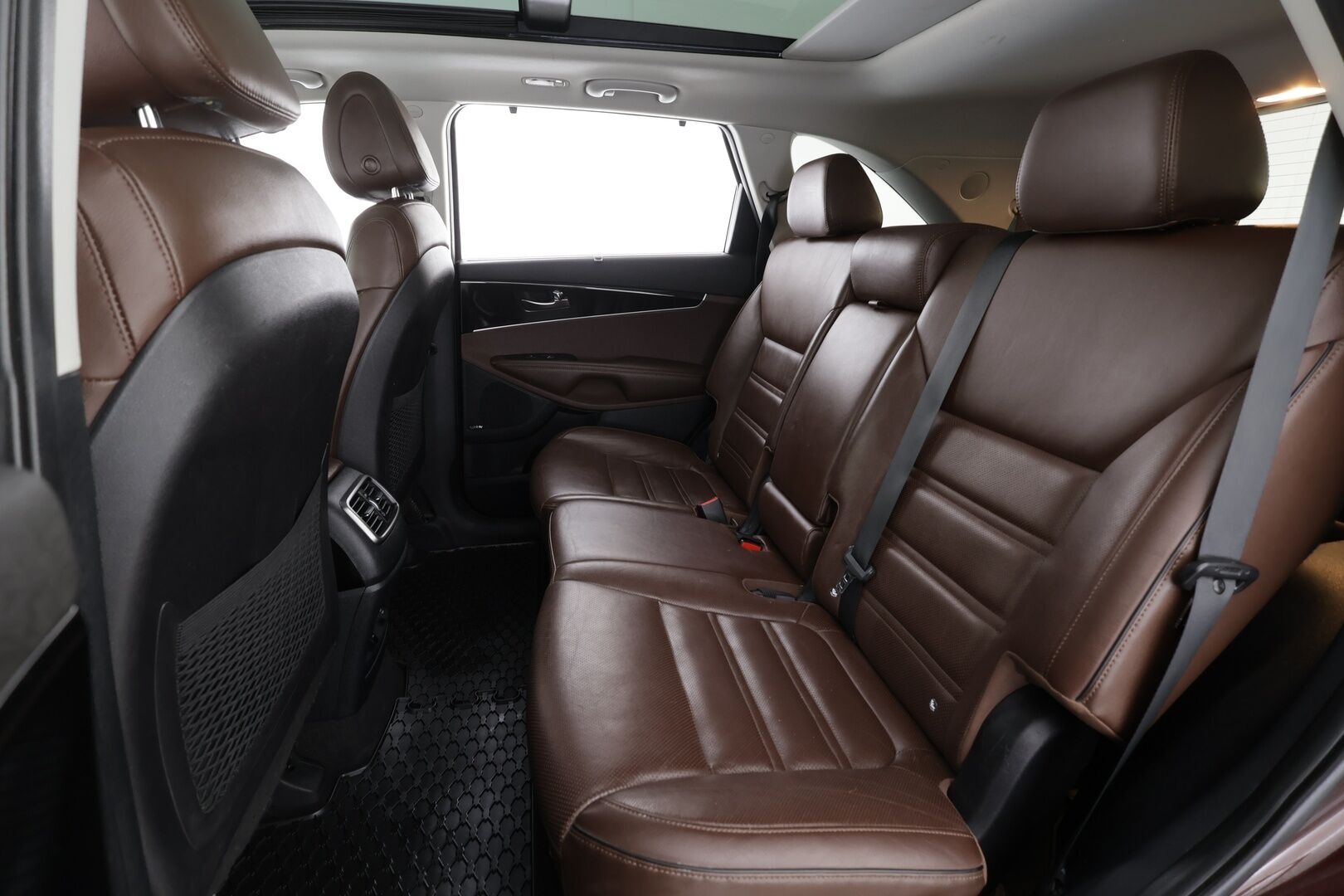 Kia Sorento 2017 2,2 CRDi AWD Business Luxury A/T 7P * ACC / Panorama / Koukku / Ilmastoidut nahat / Lohko+Sisä / 360° / Infinity * - Suomi-auto / Kahdet renkaat aluvanteilla / Huippuvarusteet