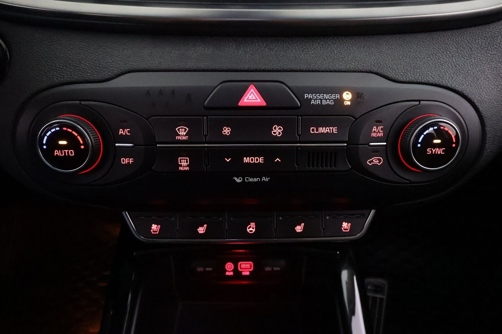 Kia Sorento 2017 2,2 CRDi AWD Business Luxury A/T 7P * ACC / Panorama / Koukku / Ilmastoidut nahat / Lohko+Sisä / 360° / Infinity * - Suomi-auto / Kahdet renkaat aluvanteilla / Huippuvarusteet