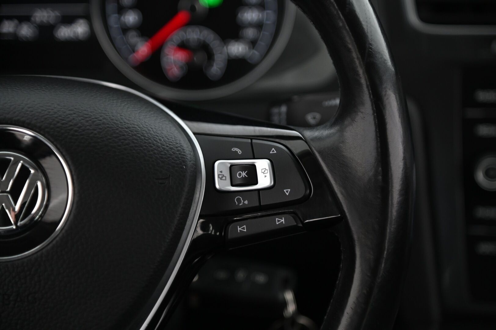 Volkswagen Golf 2018 Variant Comfortline 1,0 TSI 81 kW (110 hv) DSG-automaatti *ACC/  Kamera/  Appconnect/  Lohko* - Autossa 2x hyvät renkaat vanteineen, tutkat eteen ja taakse sekä juuri tehty määräaikashuolto + jakopää