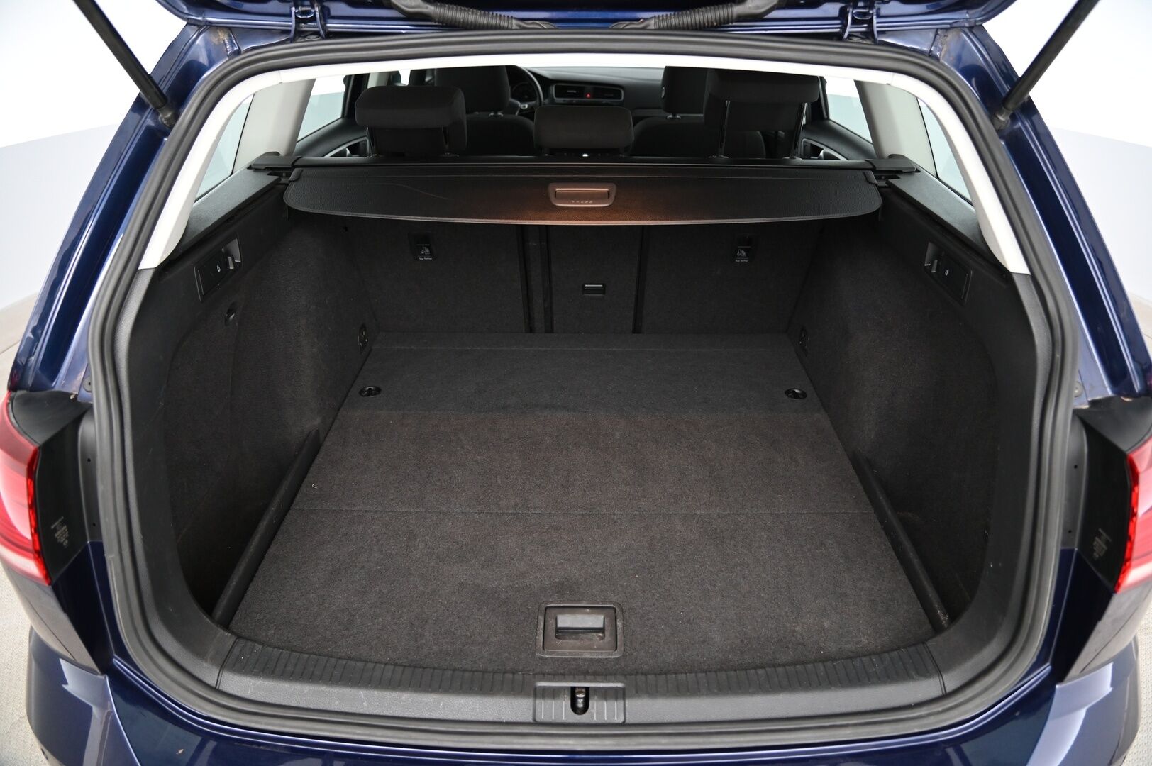 Volkswagen Golf 2018 Variant Comfortline 1,0 TSI 81 kW (110 hv) DSG-automaatti *ACC/  Kamera/  Appconnect/  Lohko* - Autossa 2x hyvät renkaat vanteineen, tutkat eteen ja taakse sekä juuri tehty määräaikashuolto + jakopää
