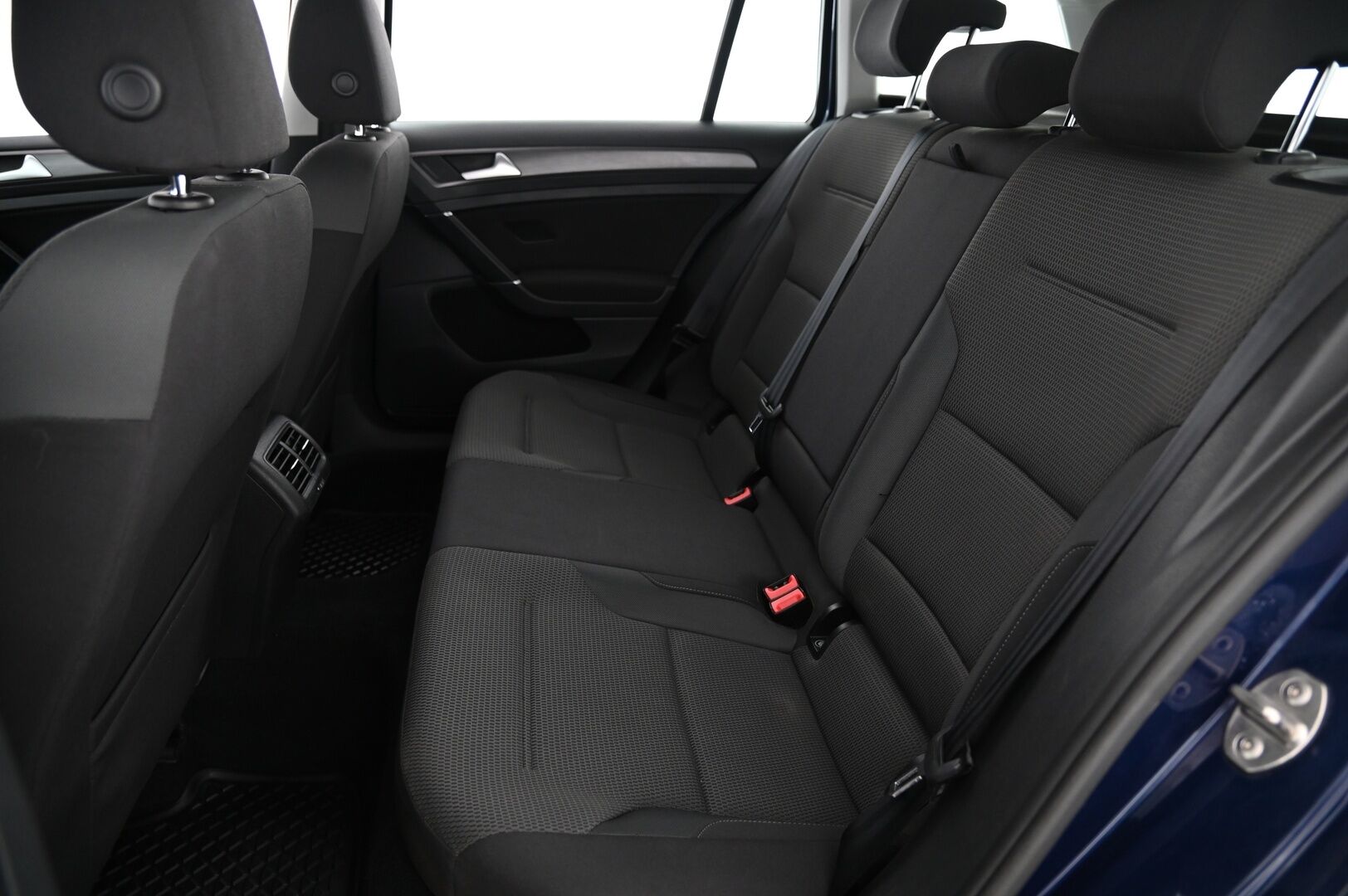 Volkswagen Golf 2018 Variant Comfortline 1,0 TSI 81 kW (110 hv) DSG-automaatti *ACC/  Kamera/  Appconnect/  Lohko* - Autossa 2x hyvät renkaat vanteineen, tutkat eteen ja taakse sekä juuri tehty määräaikashuolto + jakopää