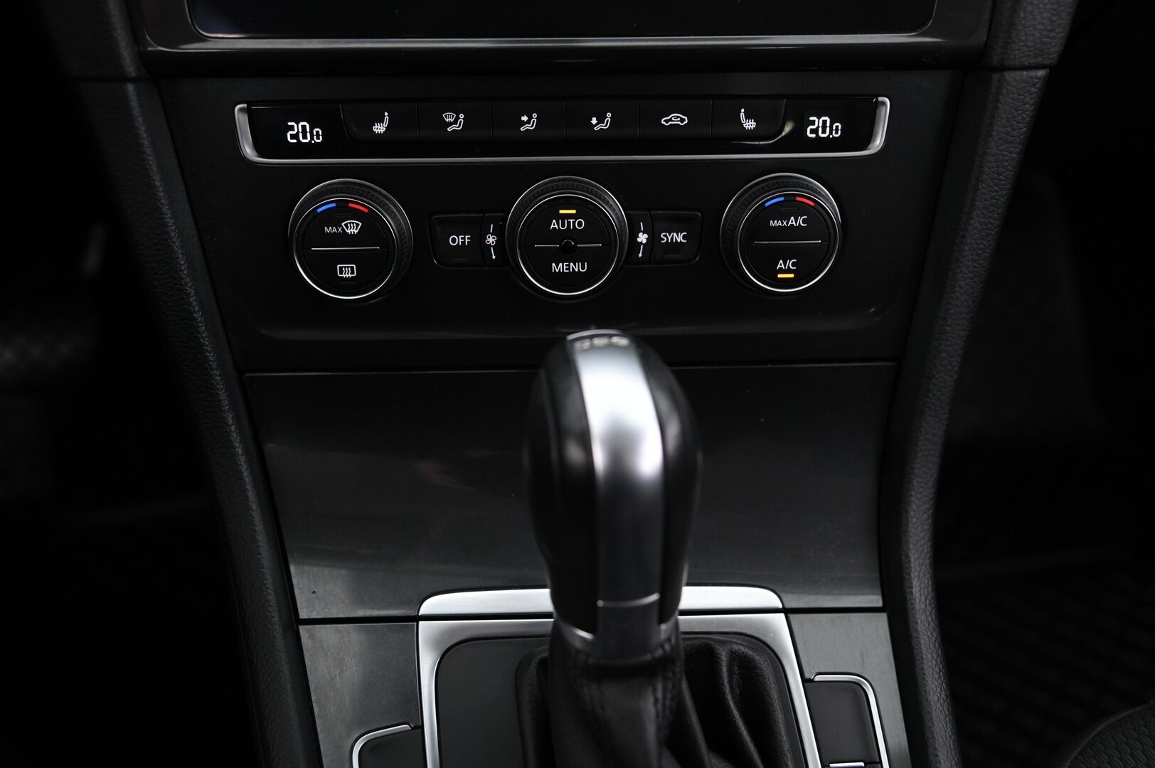 Volkswagen Golf 2018 Variant Comfortline 1,0 TSI 81 kW (110 hv) DSG-automaatti *ACC/  Kamera/  Appconnect/  Lohko* - Autossa 2x hyvät renkaat vanteineen, tutkat eteen ja taakse sekä juuri tehty määräaikashuolto + jakopää