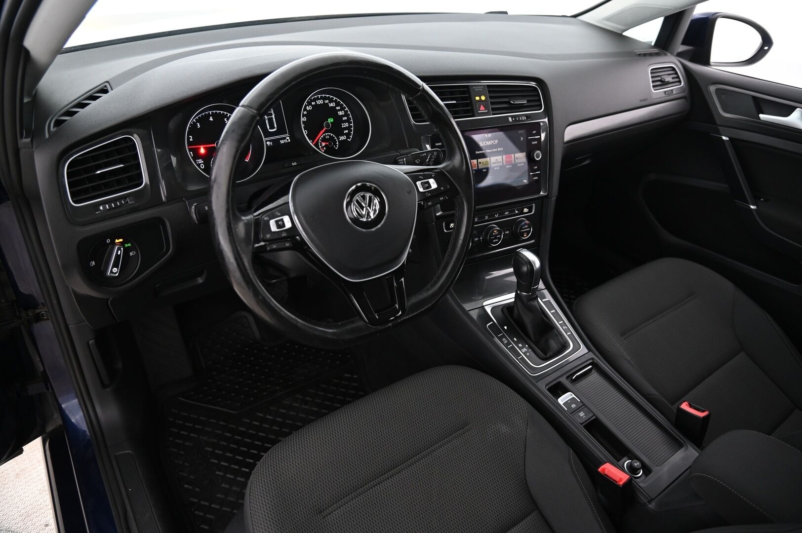 Volkswagen Golf 2018 Variant Comfortline 1,0 TSI 81 kW (110 hv) DSG-automaatti *ACC/  Kamera/  Appconnect/  Lohko* - Autossa 2x hyvät renkaat vanteineen, tutkat eteen ja taakse sekä juuri tehty määräaikashuolto + jakopää