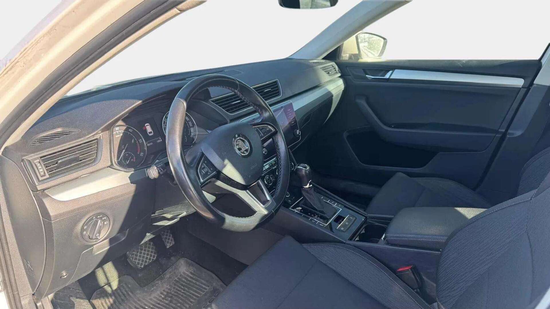 Skoda Superb 2017 2.0 TDI 150 Combi Edition DSG * Webasto / Vakkari /Tutkat / Sähkökontti * - Suomi-auto / 2x vanteet / Hihna 6/25