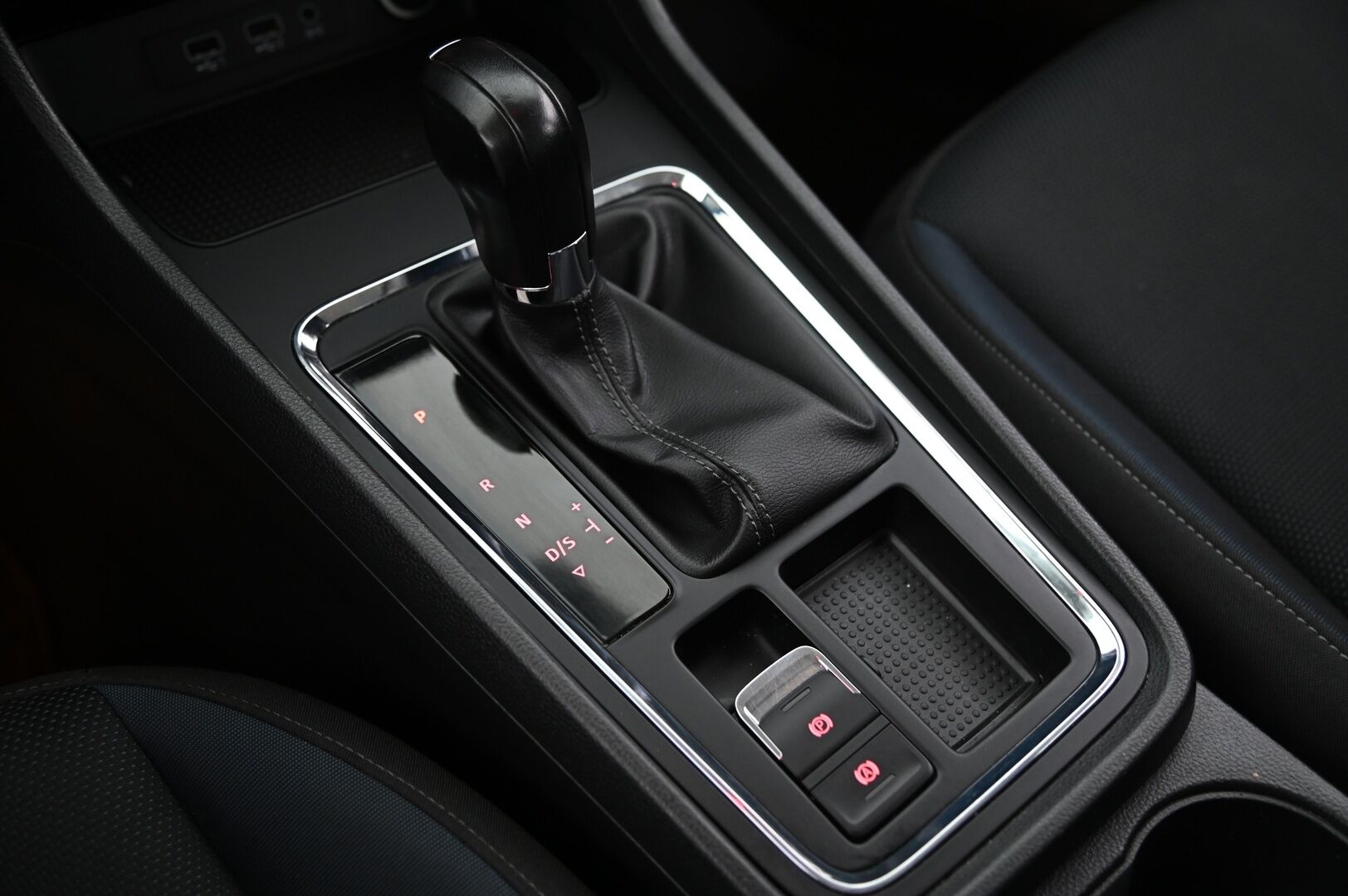 Seat Ateca 2017 1,4 TSI 150 ACT Style DSG / Webasto / Blis / Koukku / Adapti. vakkari / Kaistavahti /