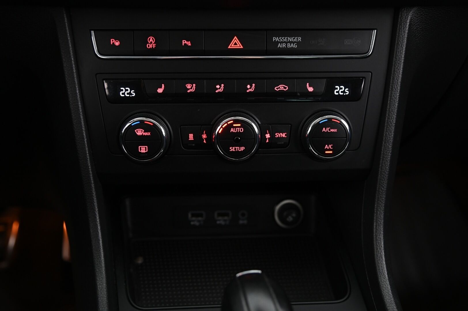 Seat Ateca 2017 1,4 TSI 150 ACT Style DSG / Webasto / Blis / Koukku / Adapti. vakkari / Kaistavahti /