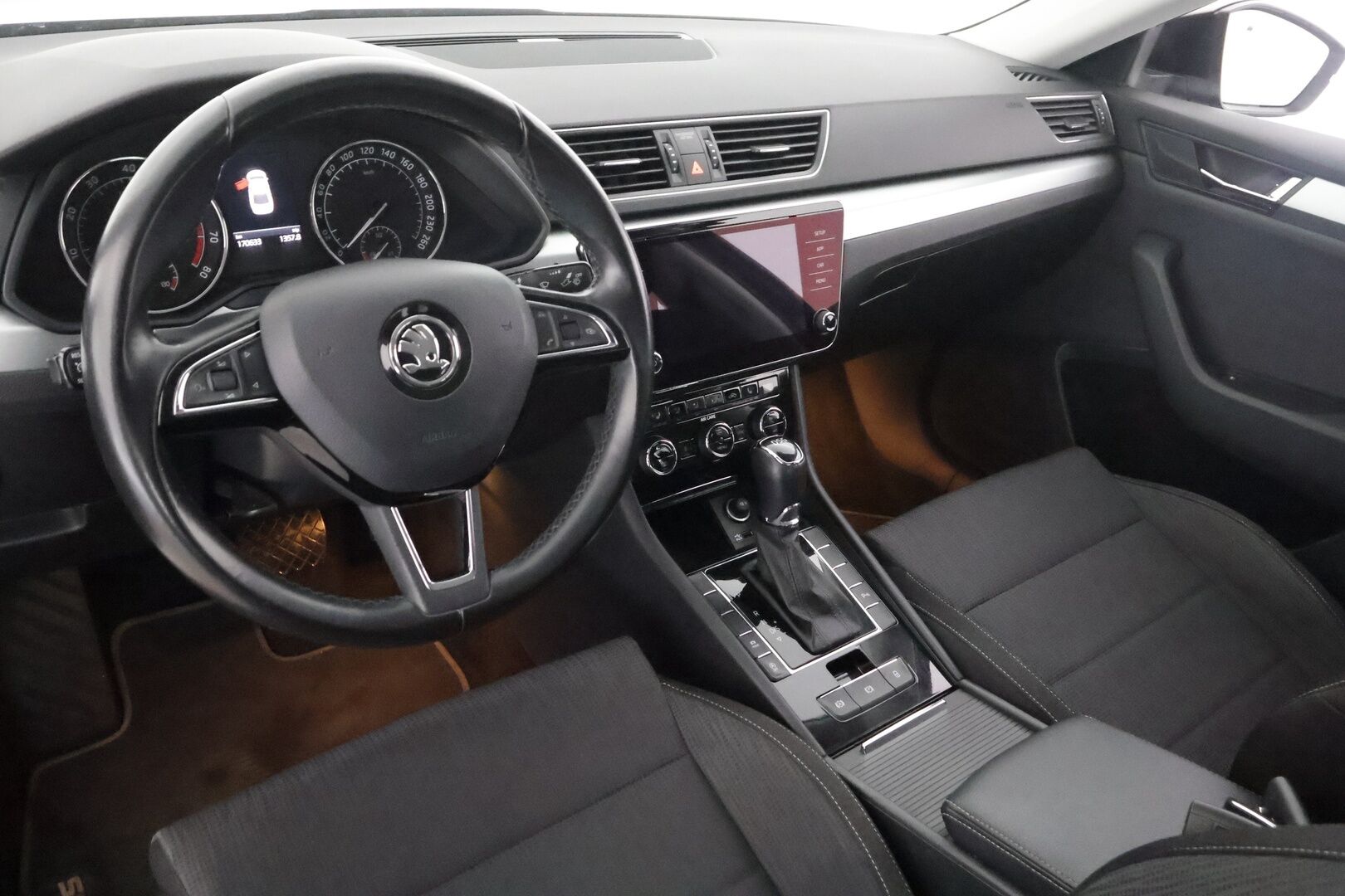 Skoda Superb 2018 1,8 TSI Ambition BusinessLine DSG Autom. - | Vakkari | Webasto | LED | P.tutkat | Navi | Kahdet Renkaat | Suomi-auto | 