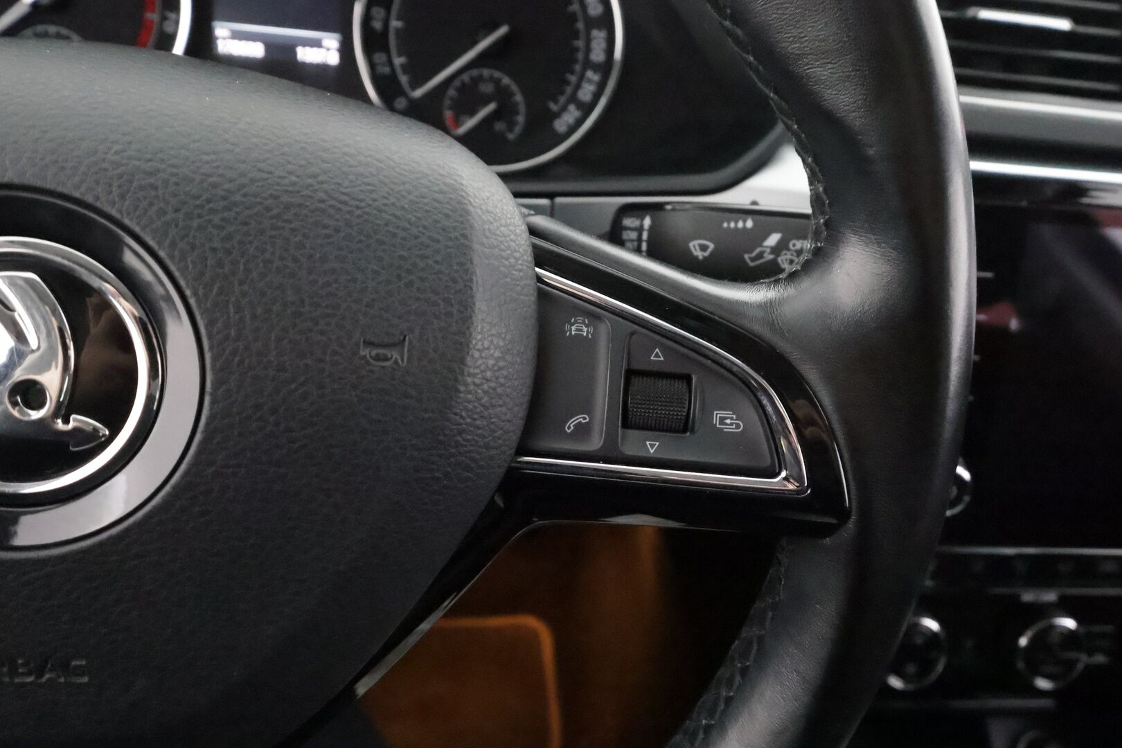 Skoda Superb 2018 1,8 TSI Ambition BusinessLine DSG Autom. - | Vakkari | Webasto | LED | P.tutkat | Navi | Kahdet Renkaat | Suomi-auto | 