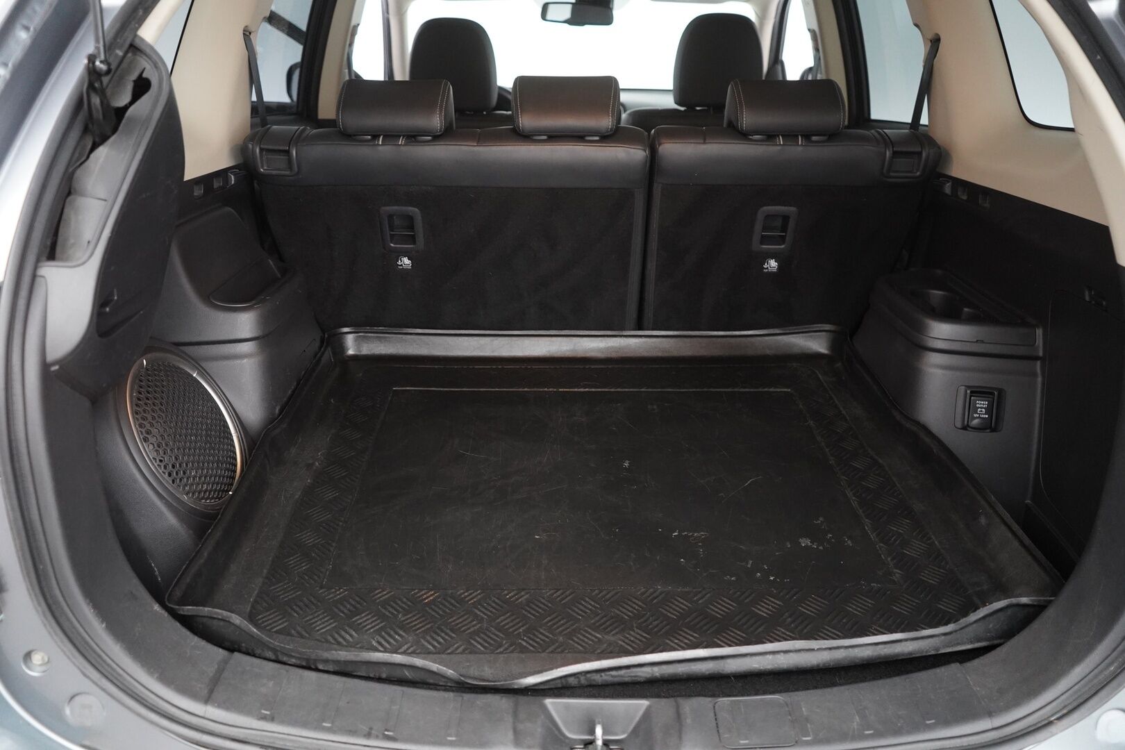 Mitsubishi Outlander PHEV 2016 Instyle Navi Business 4WD 5P * ACC / Rockford Fostage / 360° Kamera / Kattoluukku * - Kahdet renkaat alumiinivantein / Säännöllinen huoltohistoria