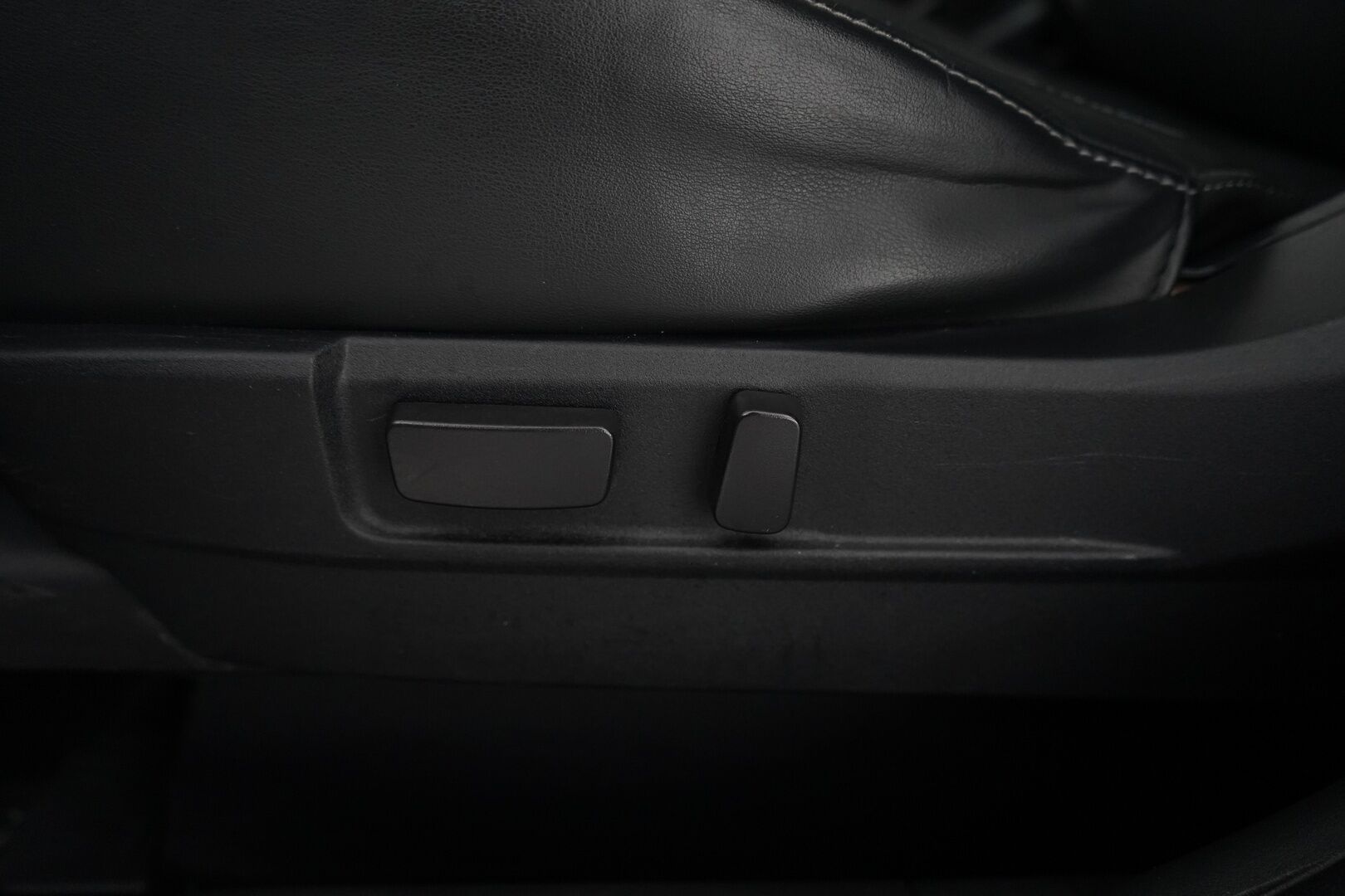 Mitsubishi Outlander PHEV 2016 Instyle Navi Business 4WD 5P * ACC / Rockford Fostage / 360° Kamera / Kattoluukku * - Kahdet renkaat alumiinivantein / Säännöllinen huoltohistoria