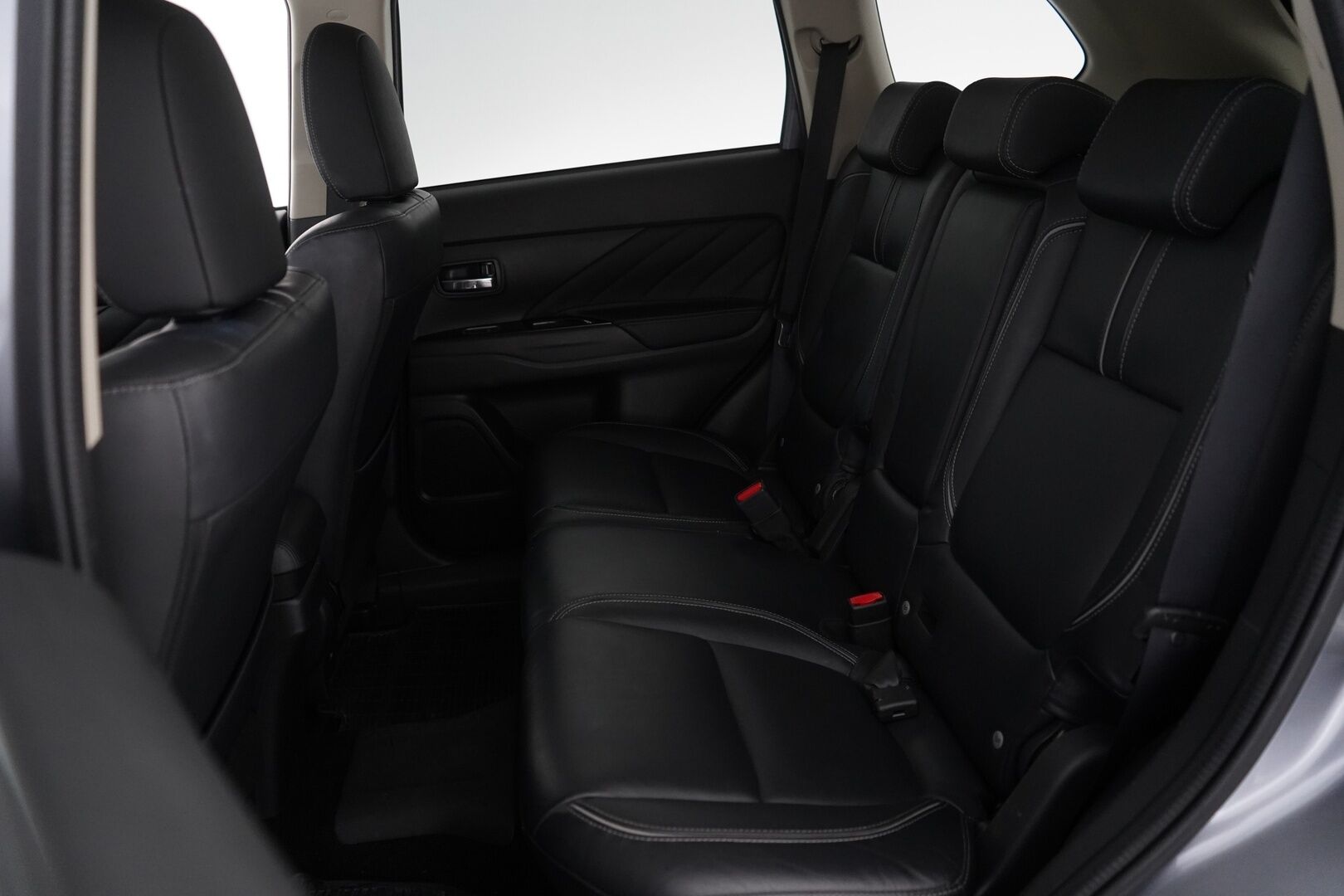 Mitsubishi Outlander PHEV 2016 Instyle Navi Business 4WD 5P * ACC / Rockford Fostage / 360° Kamera / Kattoluukku * - Kahdet renkaat alumiinivantein / Säännöllinen huoltohistoria