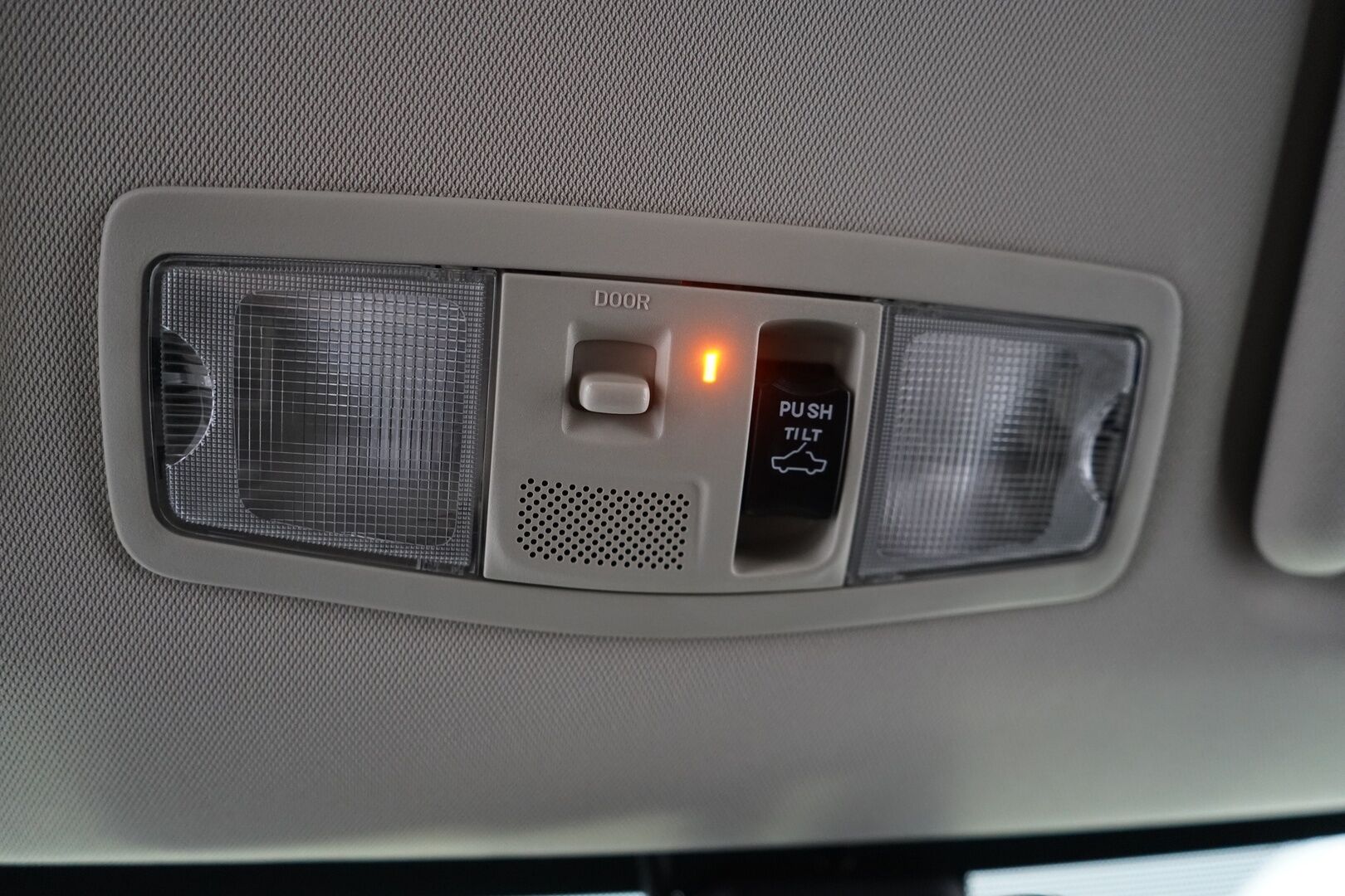 Mitsubishi Outlander PHEV 2016 Instyle Navi Business 4WD 5P * ACC / Rockford Fostage / 360° Kamera / Kattoluukku * - Kahdet renkaat alumiinivantein / Säännöllinen huoltohistoria