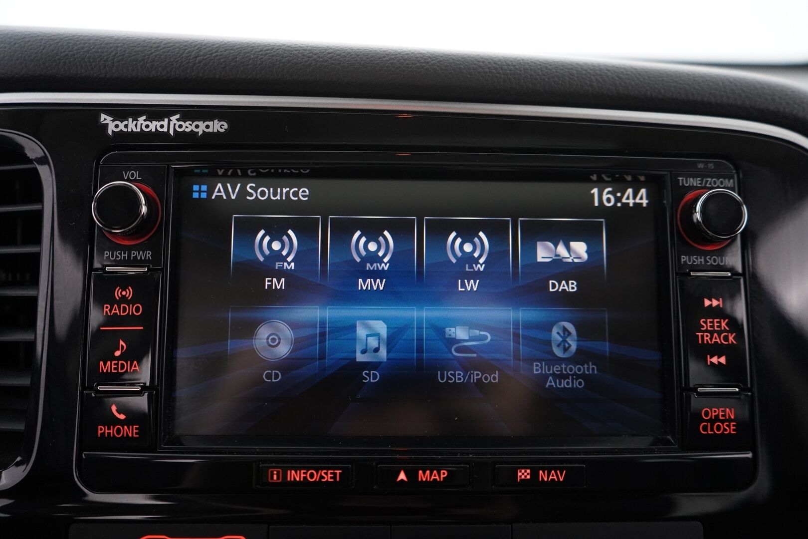 Mitsubishi Outlander PHEV 2016 Instyle Navi Business 4WD 5P * ACC / Rockford Fostage / 360° Kamera / Kattoluukku * - Kahdet renkaat alumiinivantein / Säännöllinen huoltohistoria