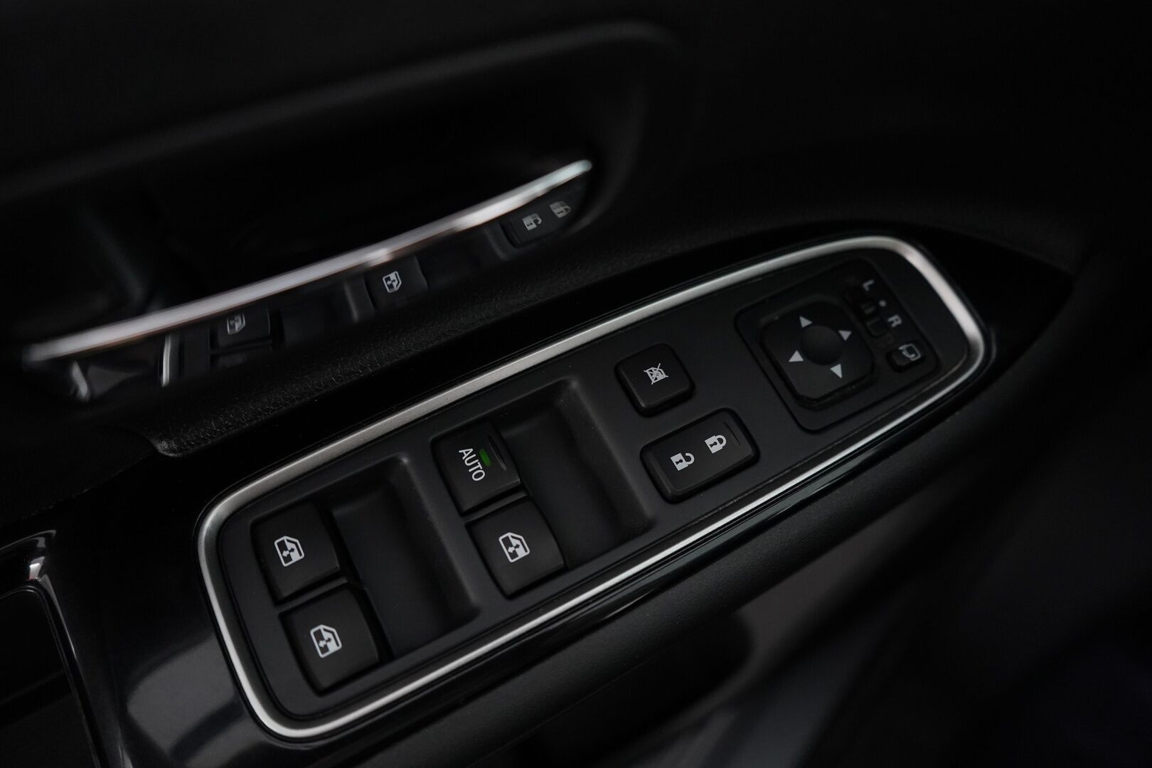 Mitsubishi Outlander PHEV 2016 Instyle Navi Business 4WD 5P * ACC / Rockford Fostage / 360° Kamera / Kattoluukku * - Kahdet renkaat alumiinivantein / Säännöllinen huoltohistoria