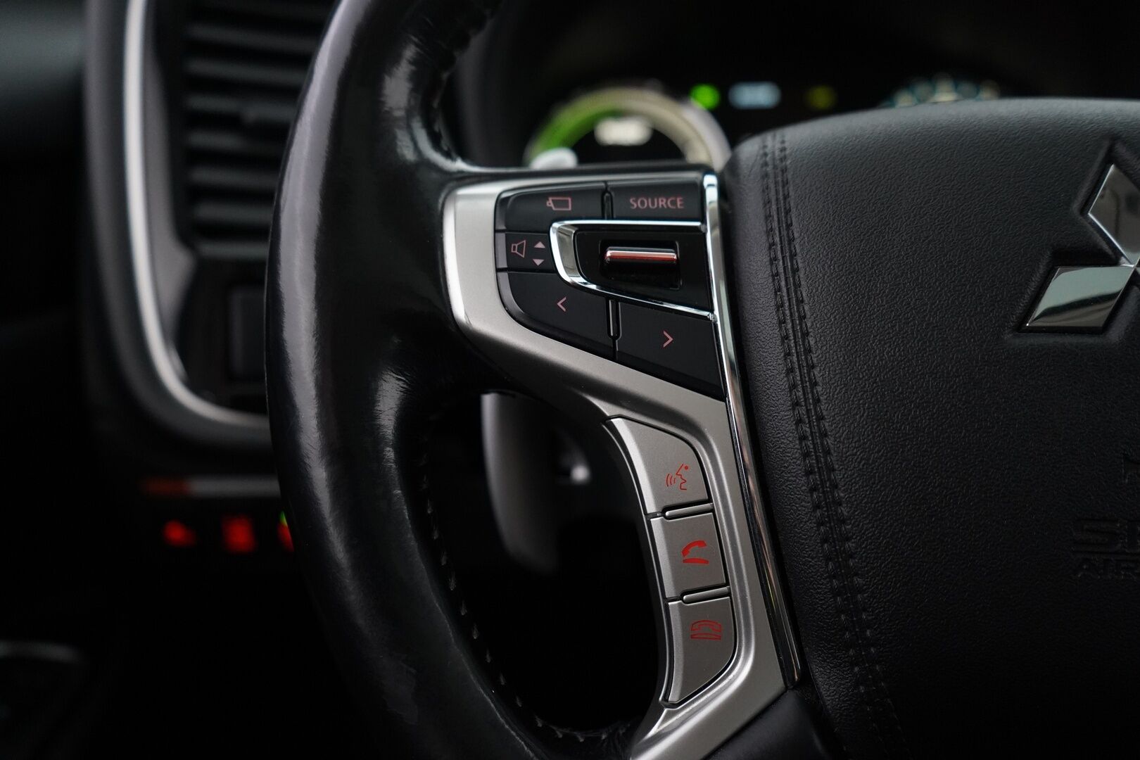 Mitsubishi Outlander PHEV 2016 Instyle Navi Business 4WD 5P * ACC / Rockford Fostage / 360° Kamera / Kattoluukku * - Kahdet renkaat alumiinivantein / Säännöllinen huoltohistoria