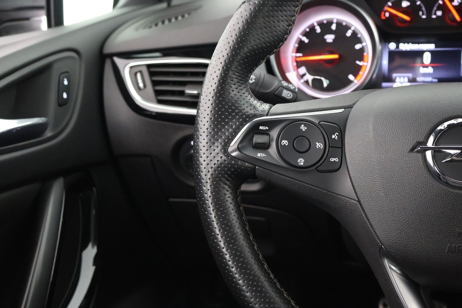 Opel Astra 2018 Sports Tourer Innovation 1,4 Turbo Start/Stop 110kW AT6 - | Matrix | Webasto | Ilmastoidut AGR Sporttinahat | Kulj. hieronta | Muistipenkki | P.kamera | Apple & Android | BSM | Keyless | Navi | 2x renkaat aluin | 