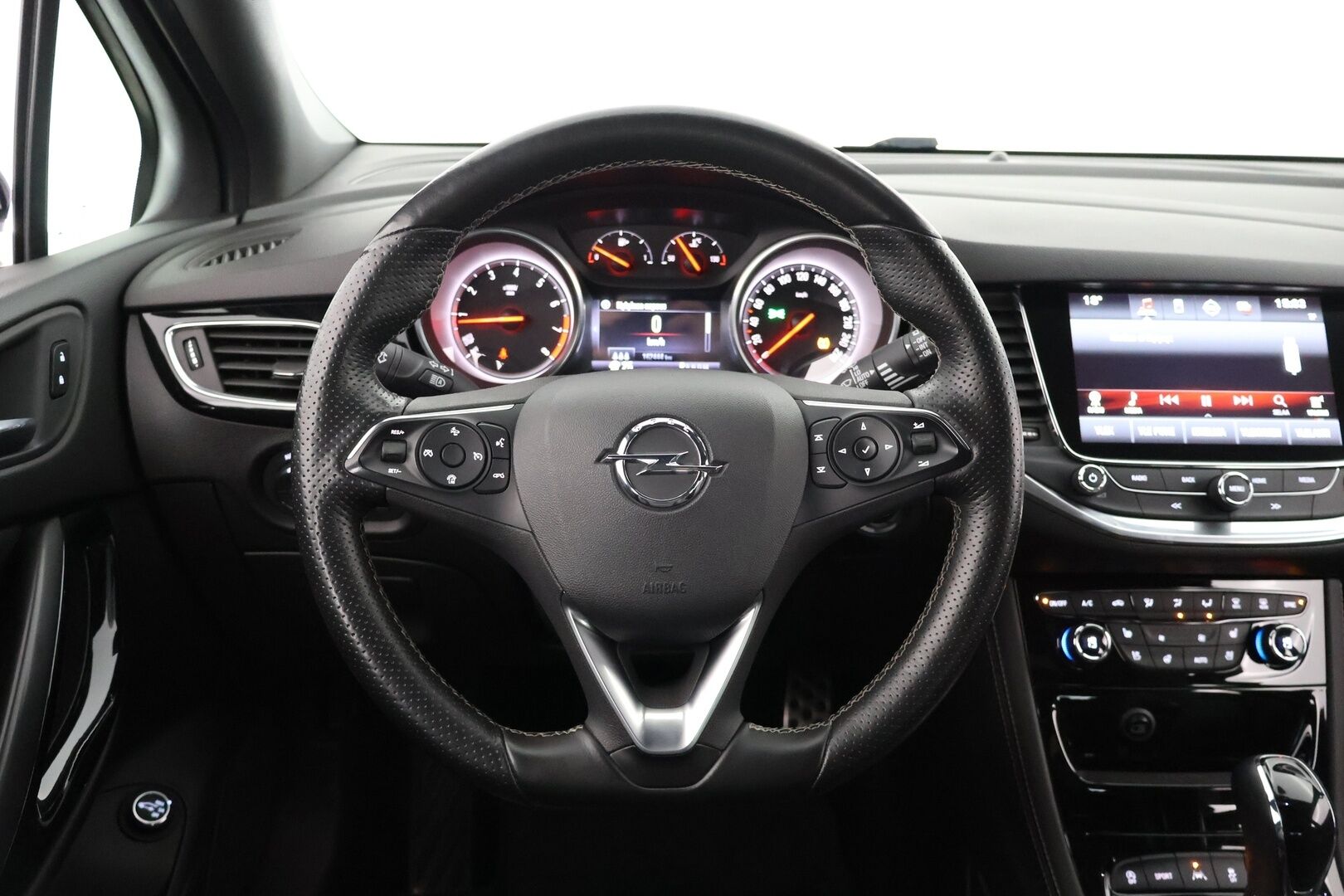 Opel Astra 2018 Sports Tourer Innovation 1,4 Turbo Start/Stop 110kW AT6 - | Matrix | Webasto | Ilmastoidut AGR Sporttinahat | Kulj. hieronta | Muistipenkki | P.kamera | Apple & Android | BSM | Keyless | Navi | 2x renkaat aluin | 