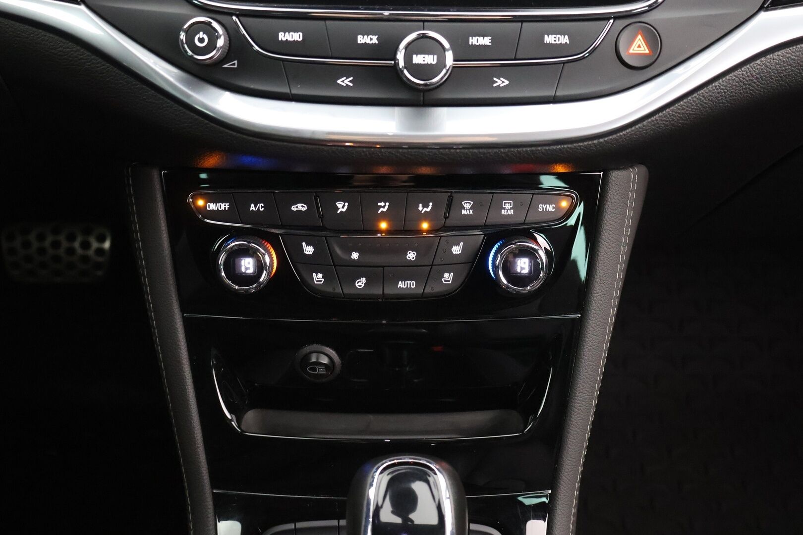 Opel Astra 2018 Sports Tourer Innovation 1,4 Turbo Start/Stop 110kW AT6 - | Matrix | Webasto | Ilmastoidut AGR Sporttinahat | Kulj. hieronta | Muistipenkki | P.kamera | Apple & Android | BSM | Keyless | Navi | 2x renkaat aluin | 