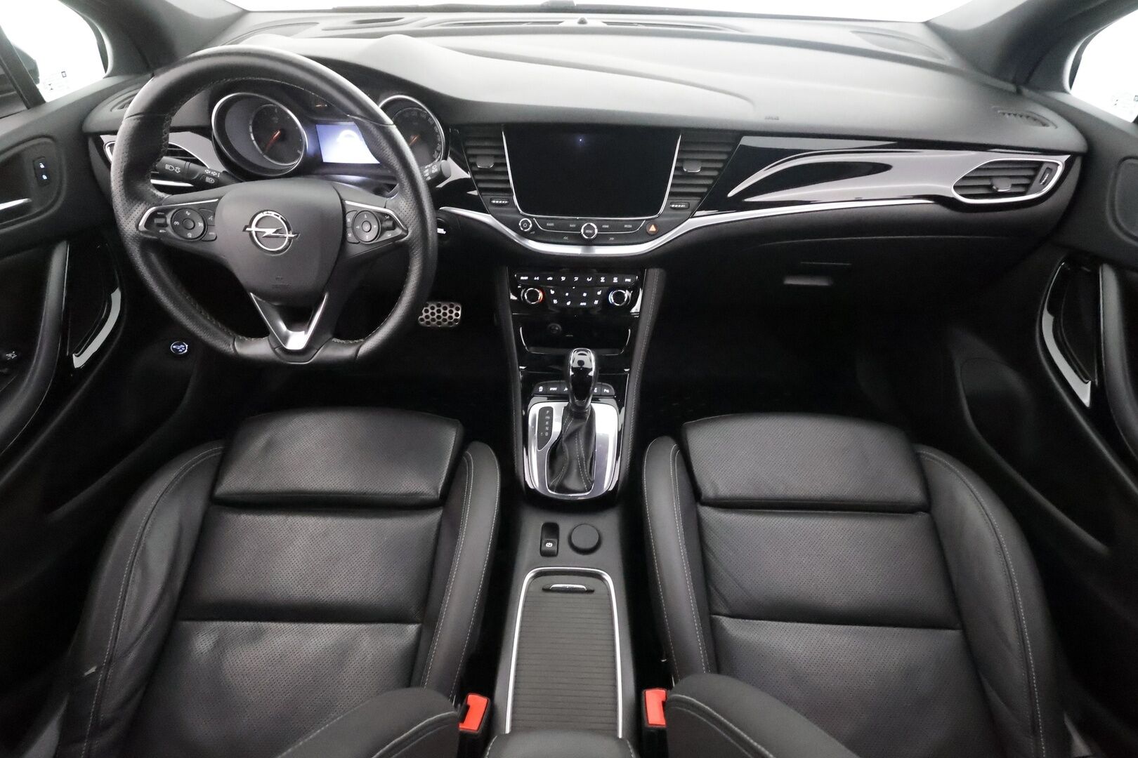 Opel Astra 2018 Sports Tourer Innovation 1,4 Turbo Start/Stop 110kW AT6 - | Matrix | Webasto | Ilmastoidut AGR Sporttinahat | Kulj. hieronta | Muistipenkki | P.kamera | Apple & Android | BSM | Keyless | Navi | 2x renkaat aluin | 