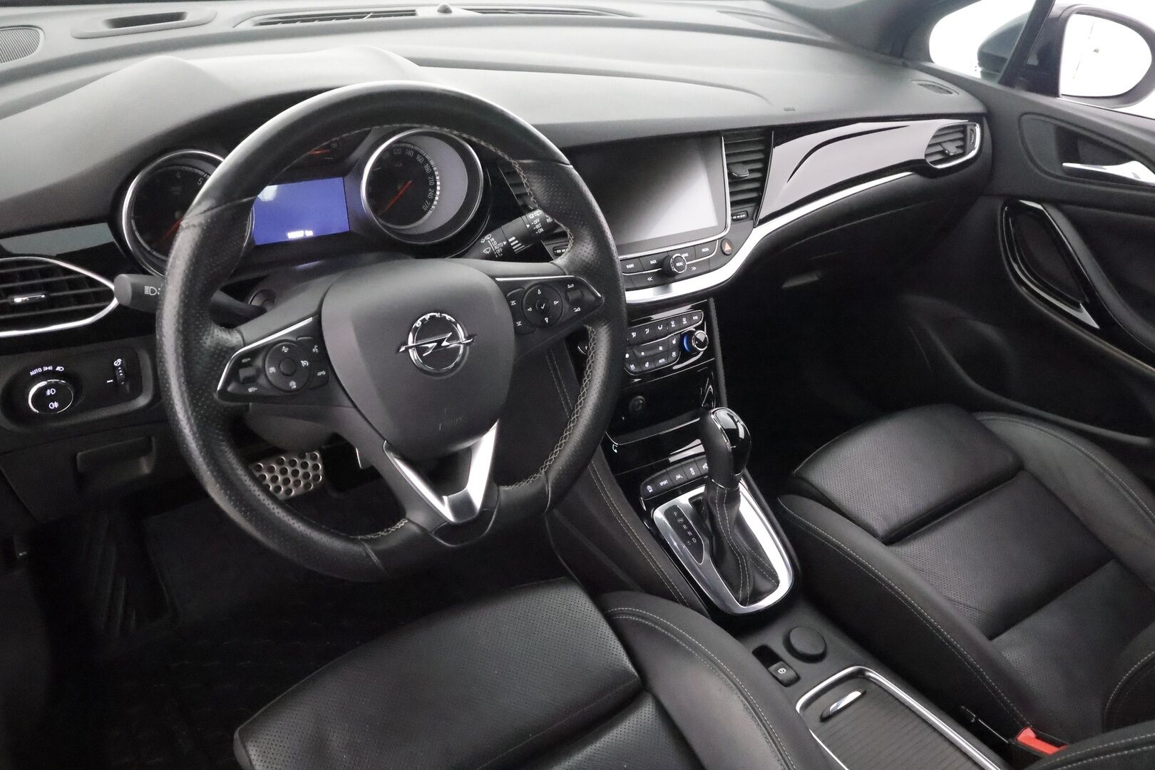 Opel Astra 2018 Sports Tourer Innovation 1,4 Turbo Start/Stop 110kW AT6 - | Matrix | Webasto | Ilmastoidut AGR Sporttinahat | Kulj. hieronta | Muistipenkki | P.kamera | Apple & Android | BSM | Keyless | Navi | 2x renkaat aluin | 