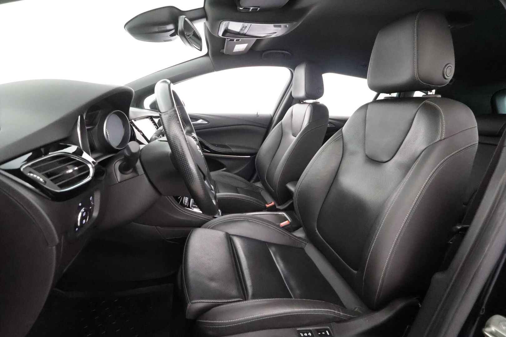 Opel Astra 2018 Sports Tourer Innovation 1,4 Turbo Start/Stop 110kW AT6 - | Matrix | Webasto | Ilmastoidut AGR Sporttinahat | Kulj. hieronta | Muistipenkki | P.kamera | Apple & Android | BSM | Keyless | Navi | 2x renkaat aluin | 