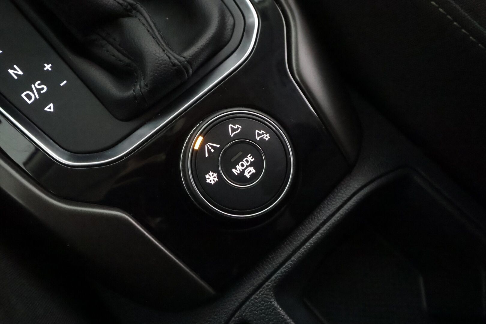 Volkswagen T-Roc 2018 Style 2,0 TDI SCR 110 kW 4MOTION DSG * ACC / P.kamera / Webasto / LED / Kaistavahti * - Suomi-auto / Kahdet renkaat aluvanteilla